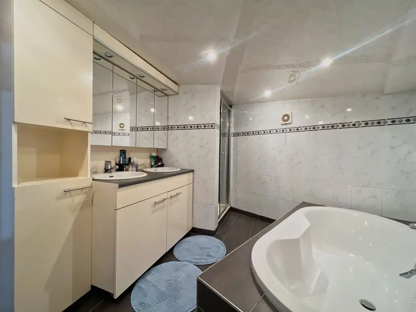 Instapklare gezinswoning (4 slpks) +zonnige tuin 777m²! foto 9