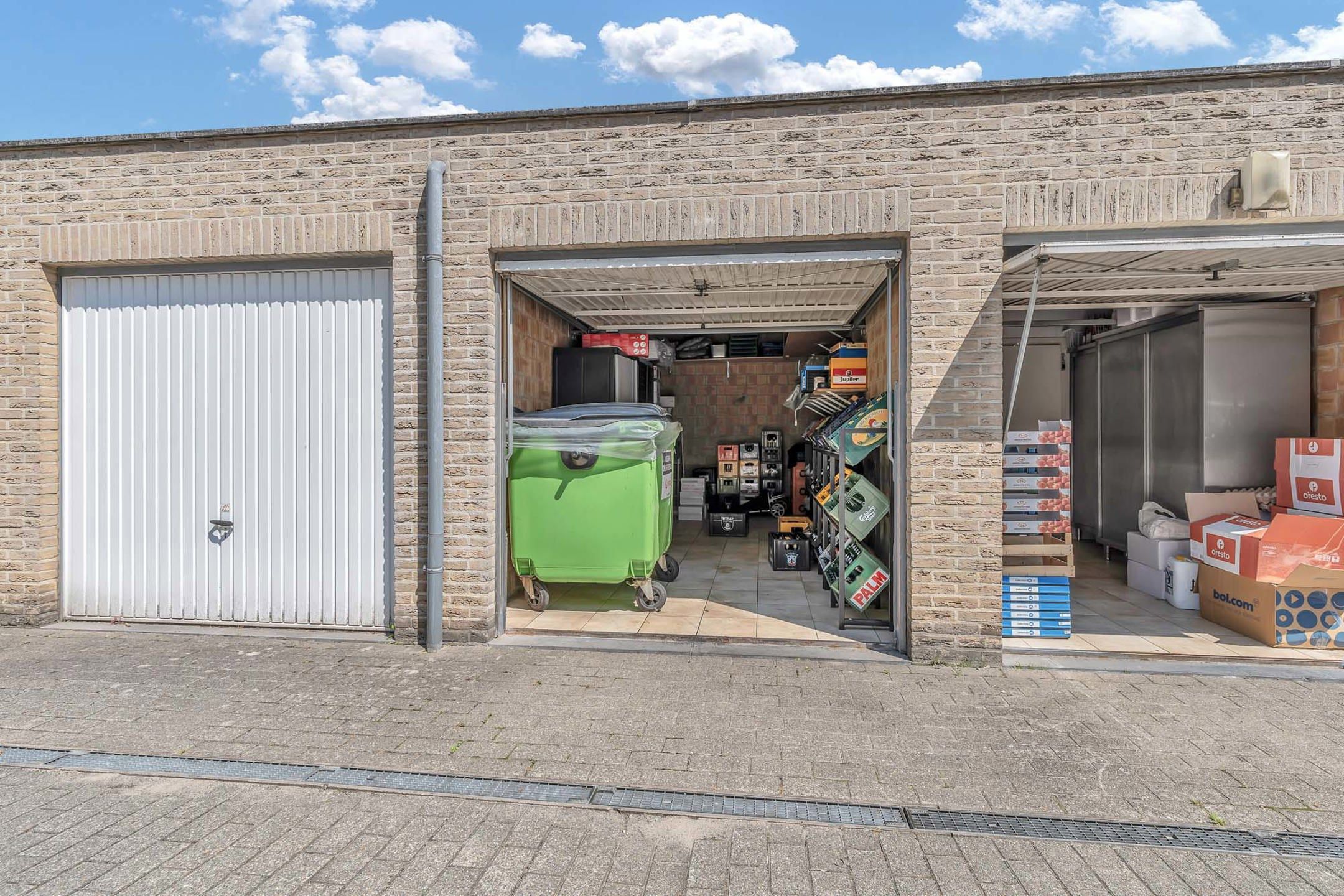 Ruim, afgewerkt duplex app te centrum Ninove met garagebox foto 20