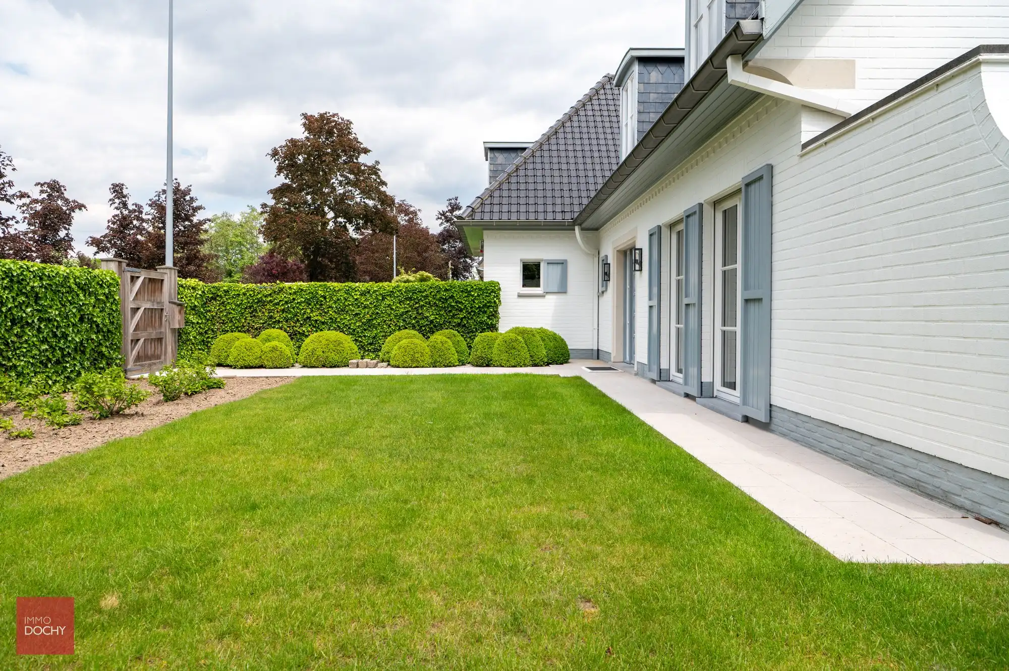 Centraal gelegen recente LUXE - VILLA met praktijkruimte in groene omgeving | Hernieuwenstraat foto 2