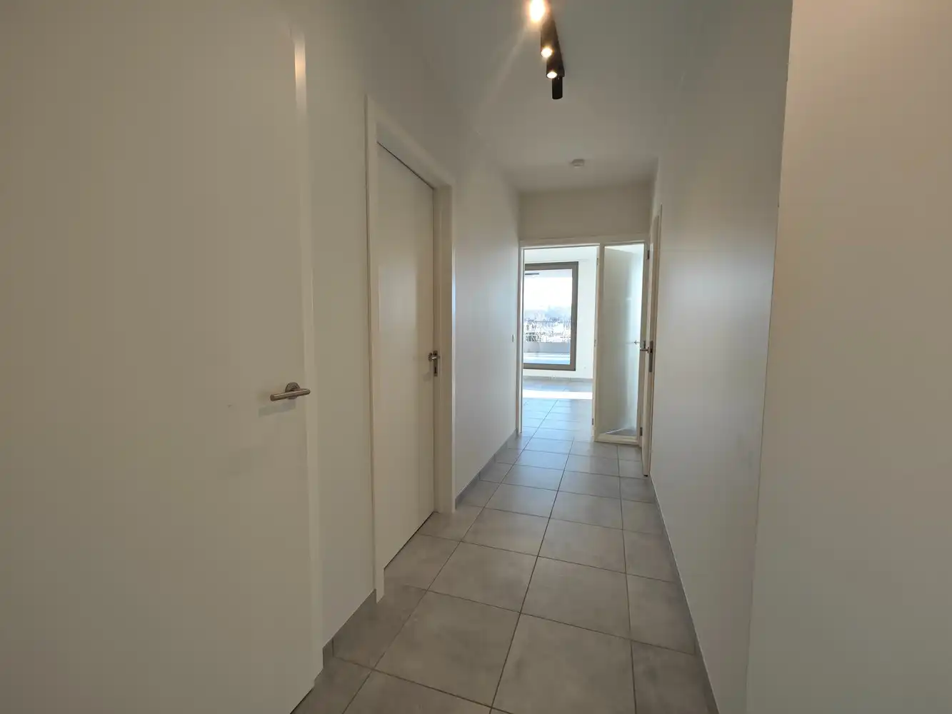 PRACHTIG PENTHOUSE MET 3 SLPKS, ONDERGR. PARKEERPL. EN KELDERBERGING IN HET CENTRUM foto 11