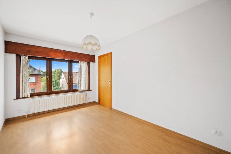 Ruime woning van 260m² op 4a25ca met 4 slaapkamers foto 25