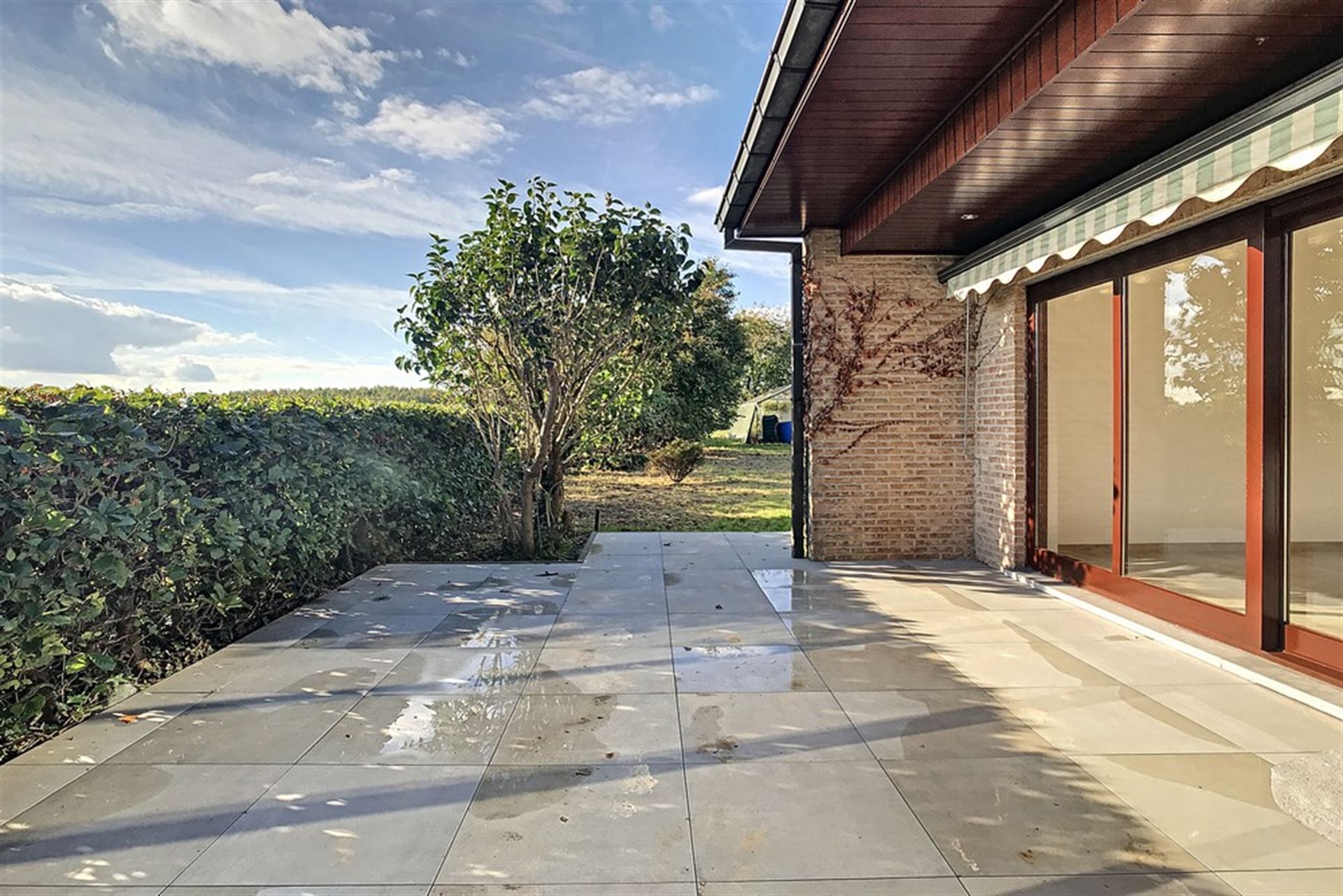 Gerenoveerde en rustig gelegen villa  foto 26