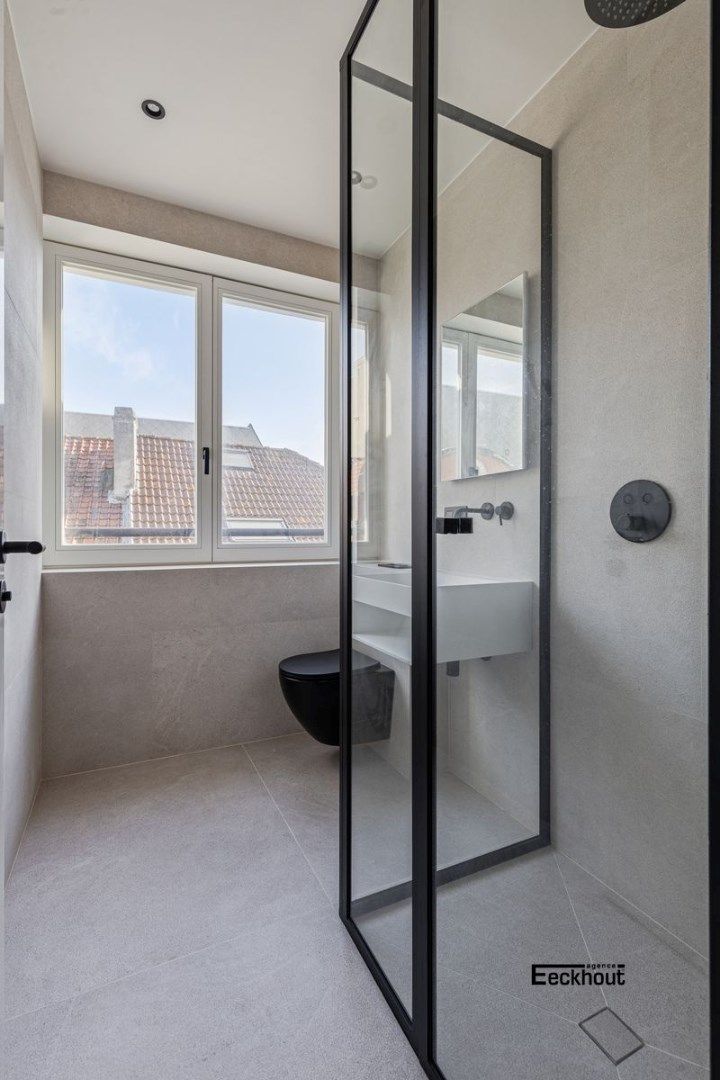 Luxueus en lichtrijk appartement in het centrum van Oostende! foto 13