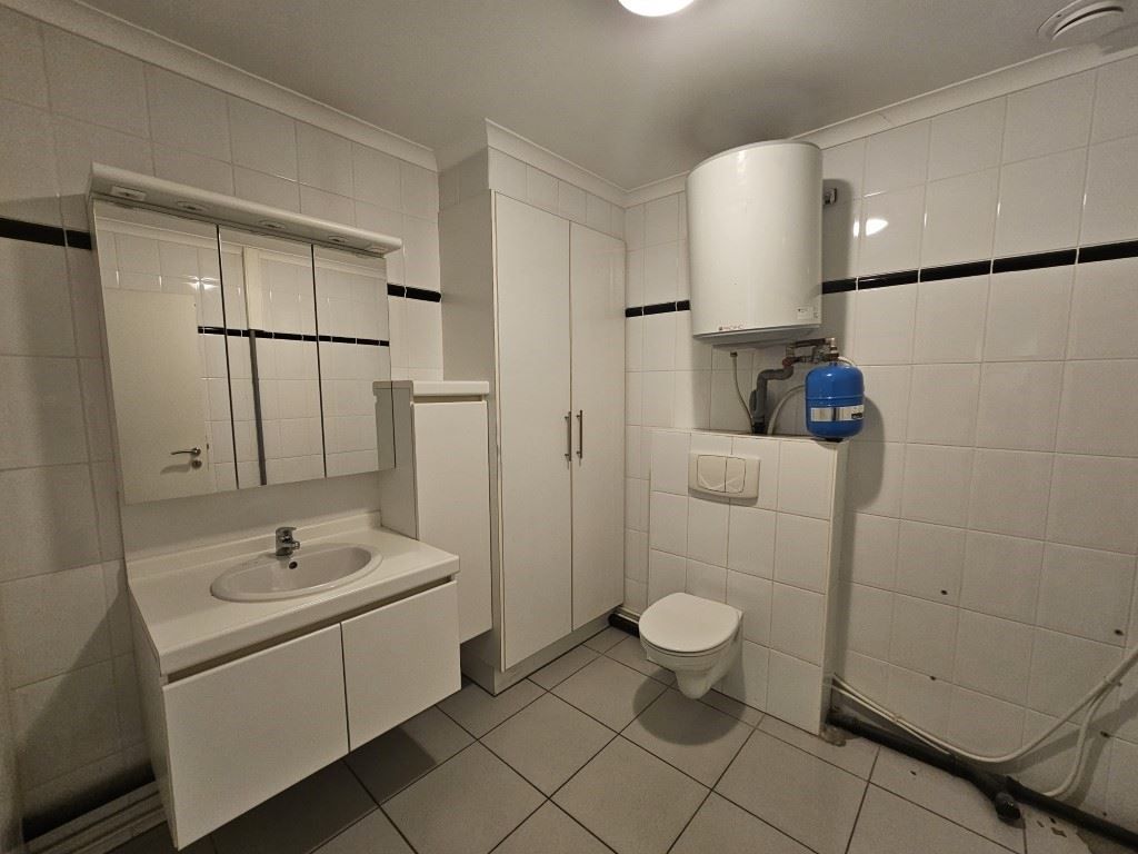 Vlot bereikbare kantoorruimte op de eerste verdieping. foto 5