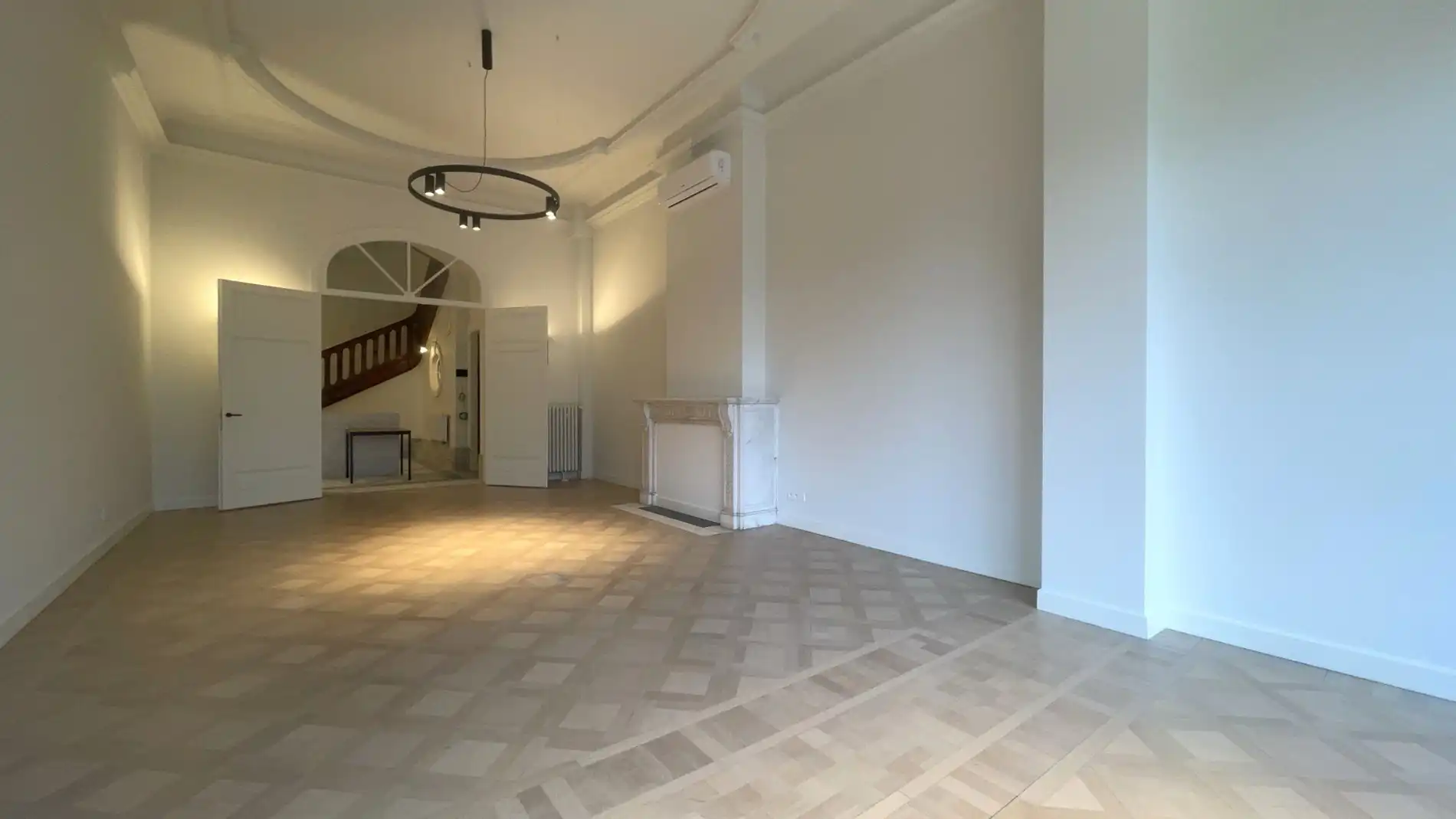 Exclusief kantoorgebouw te huur dichtbij de Leien in Antwerpen foto 21