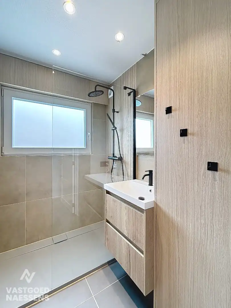 LICHTRIJK HOEKAPPARTEMENT MET 3 SLPK VLAKBIJ ZEE foto 10