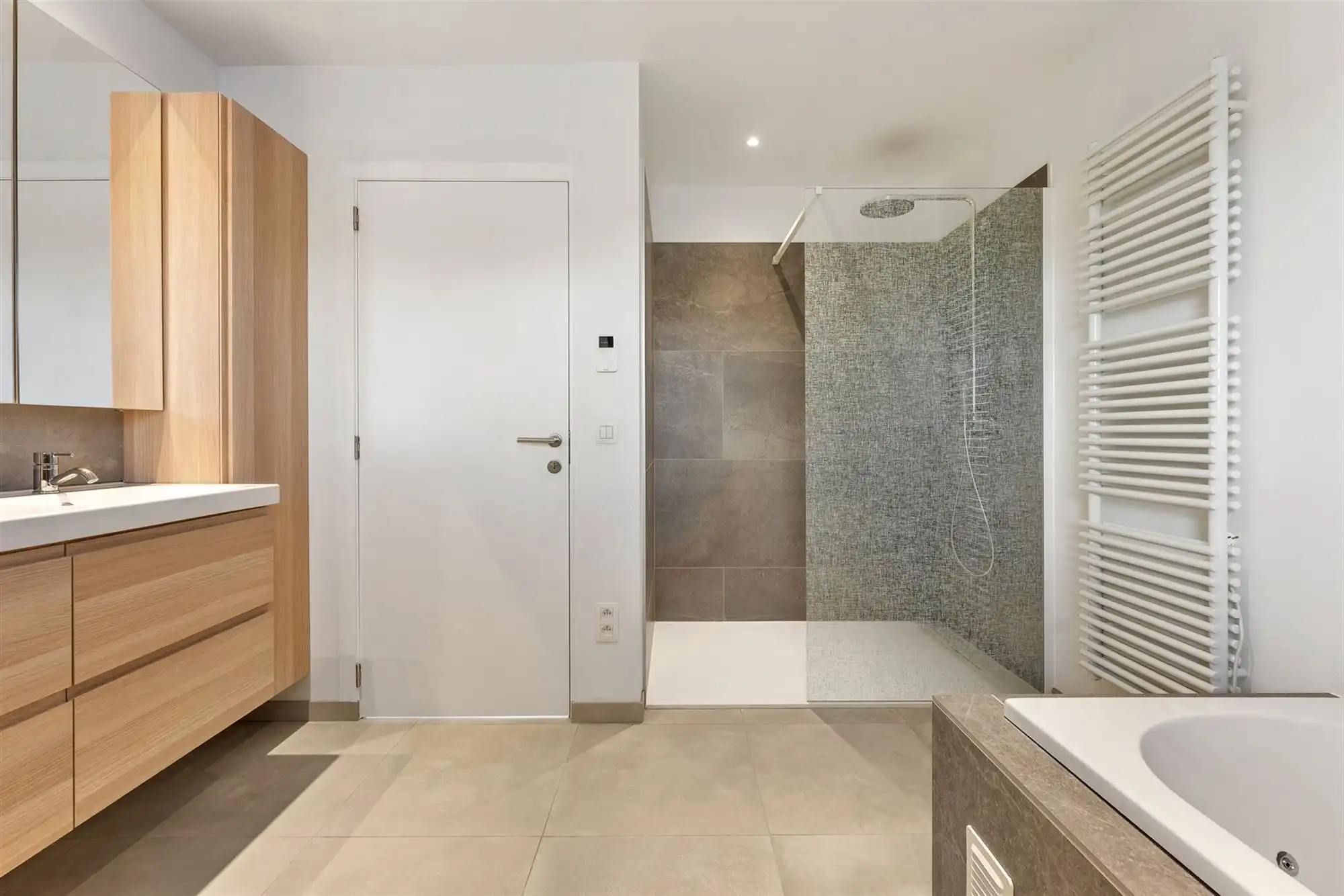RECENT GERENOVEERDE WONING (175M²) MET HOBBY-/WERKRUIMTE VAN 212M² IN HASSELT CENTRUM foto 17