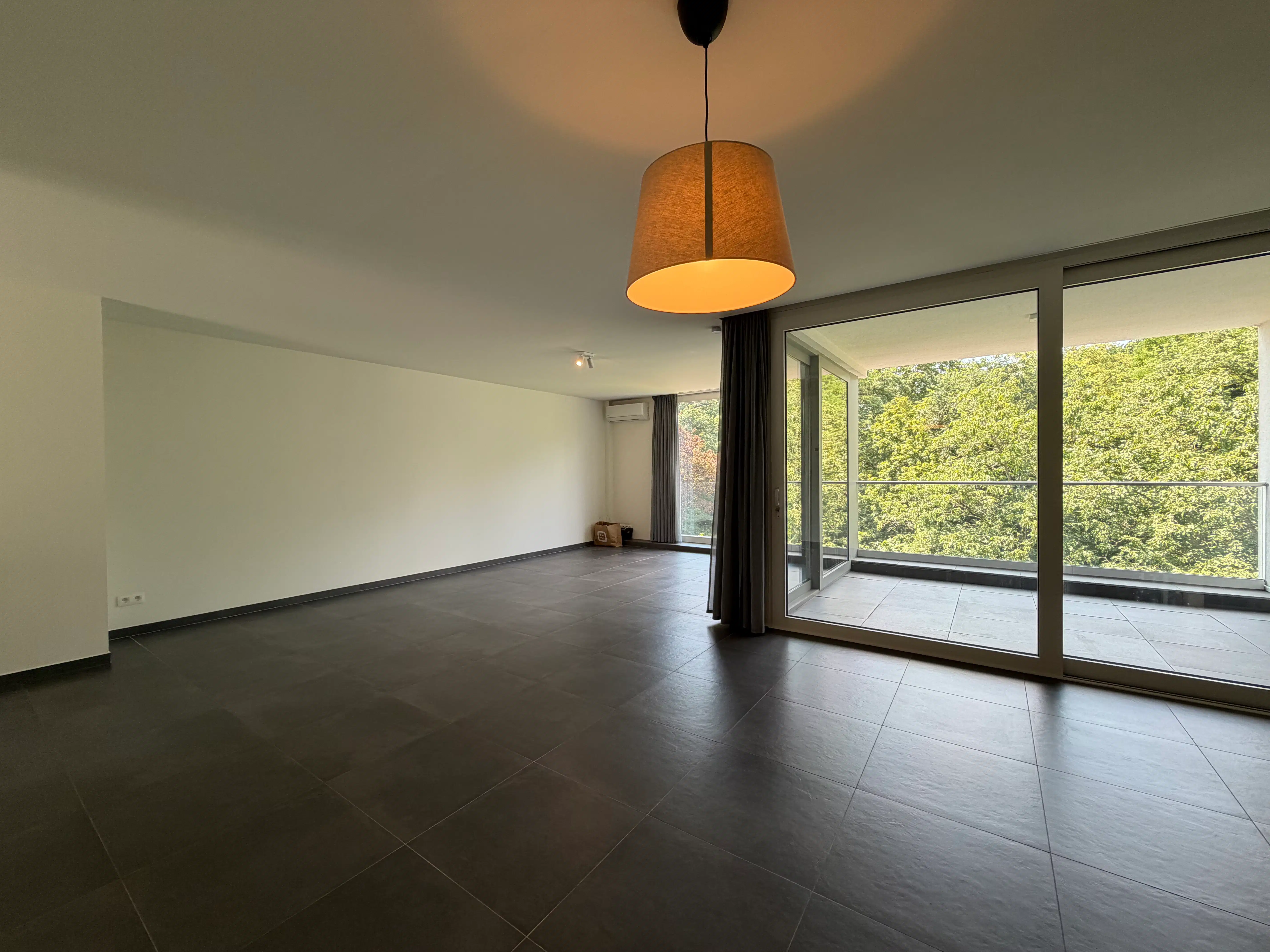 Prachtig duplexappartement met 2 slaapkamers, 2 badkamers, 2 terrassen en 1 autostaanplaats. foto 2