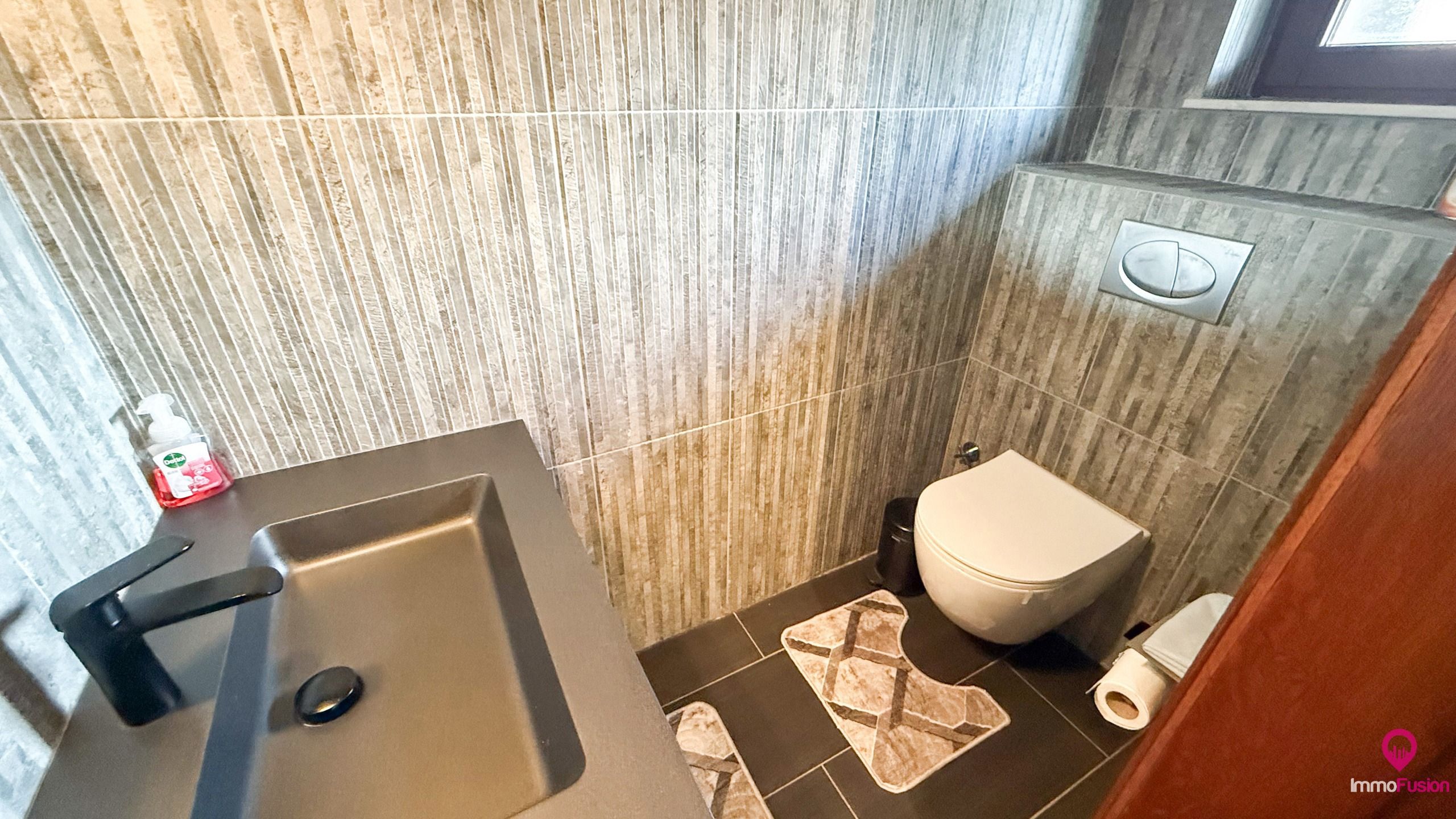 Verrassend ruime woning met 4 slaapkamers en grote tuin!  foto 18