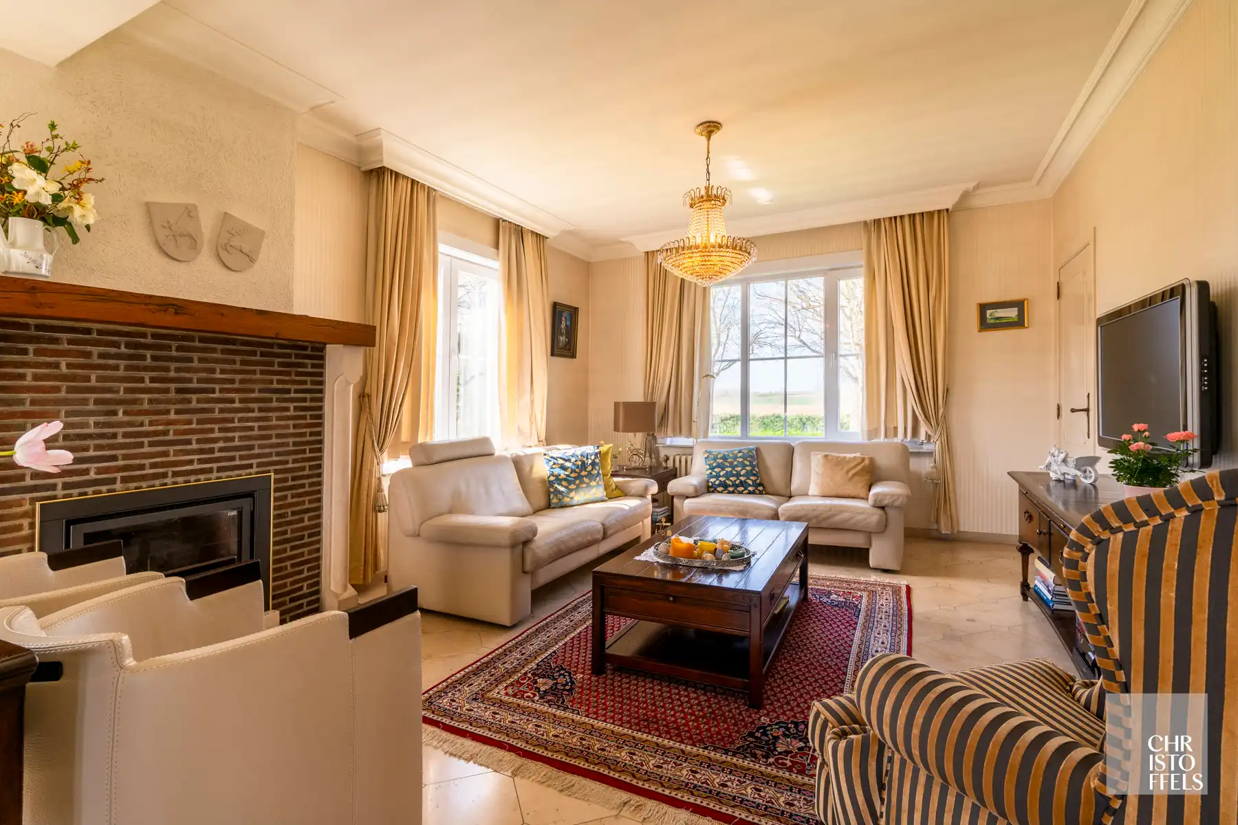 Riante vrijstaande woning mét vrij zicht op een perceel van 3679m²! foto 2