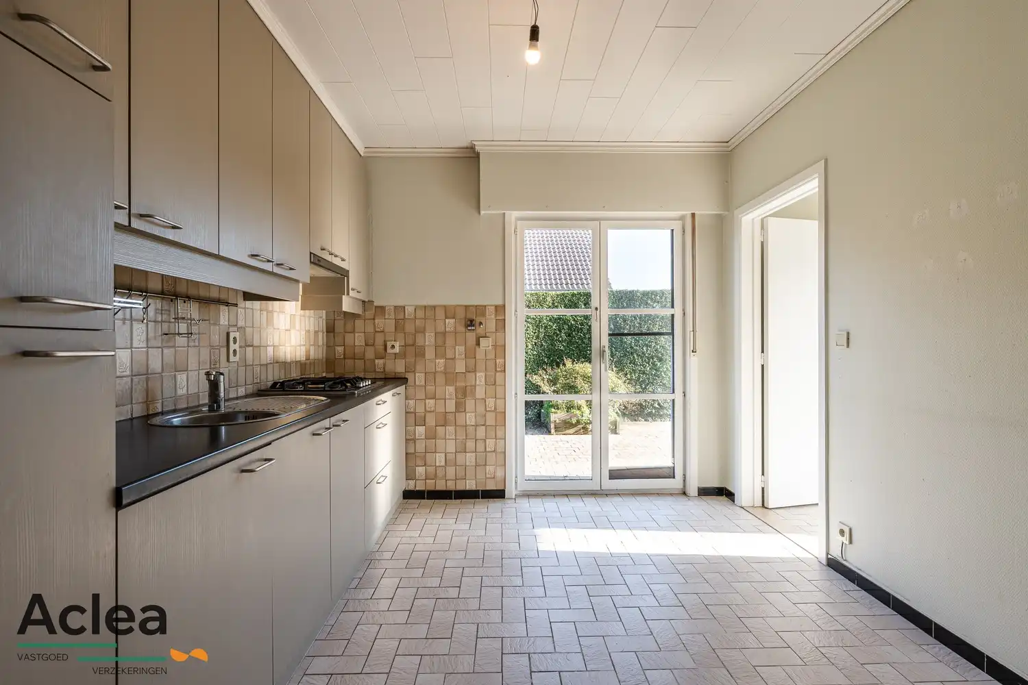 Vrijstaande woning op een zeer goede locatie in Vinderhoute. foto 12