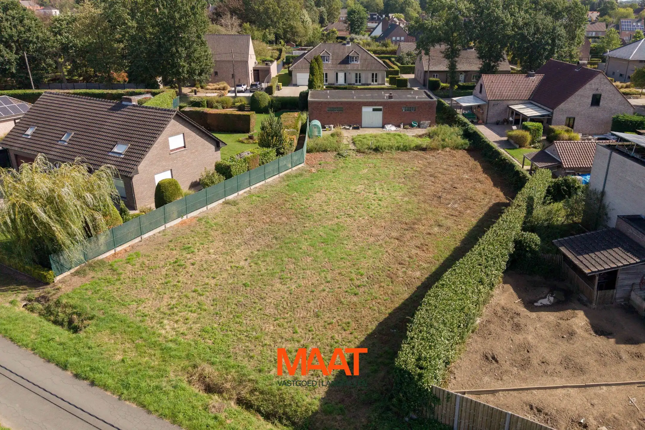 Villa bouwgrond van 13a35ca met magazijn foto {{pictureIndex}}