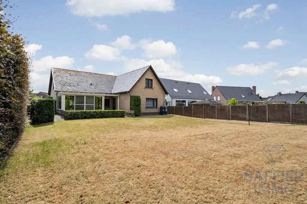 Villa met praktijk-/hobbyruimte en 3 garages in Waregem foto 9