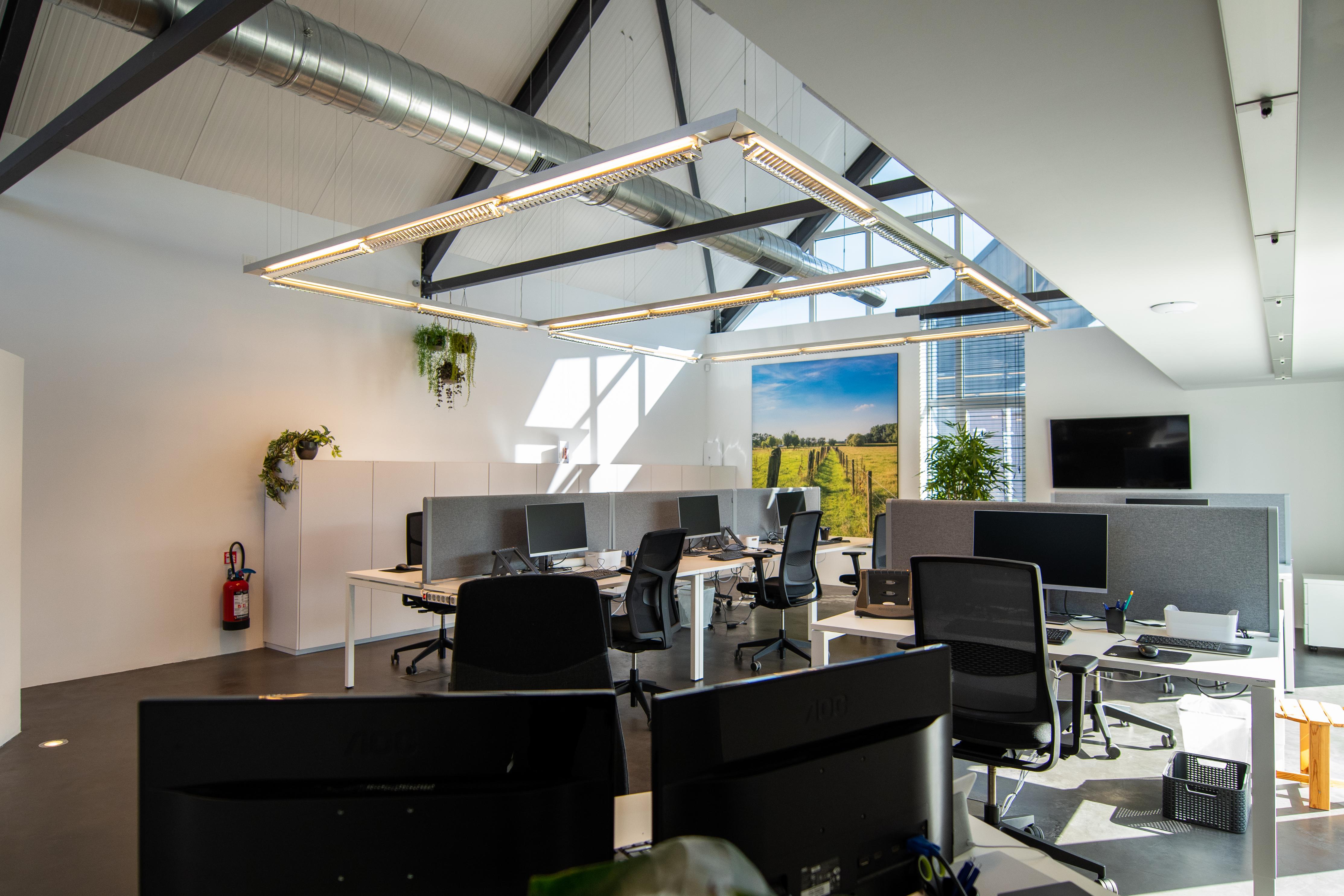 LUXE BEMEUBELDE KANTOREN MET PARKING foto 13