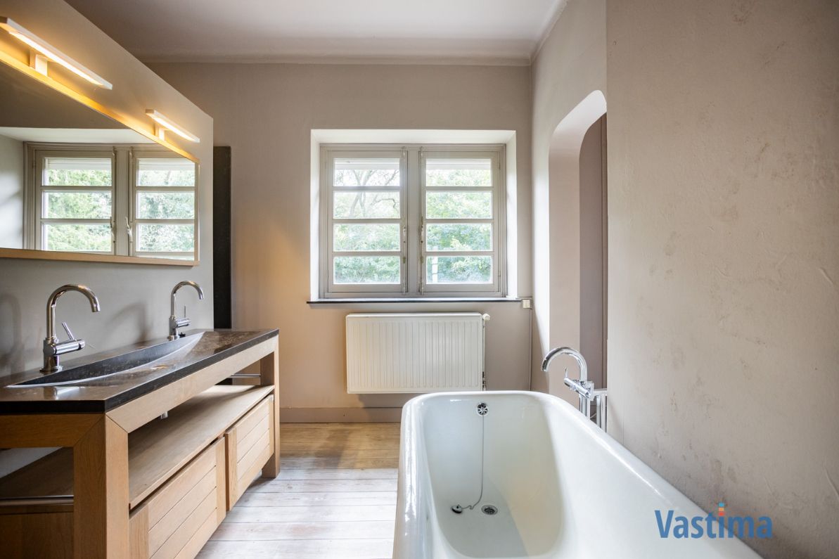 Karaktervolle villa met authentieke charme in een groene setting foto 28