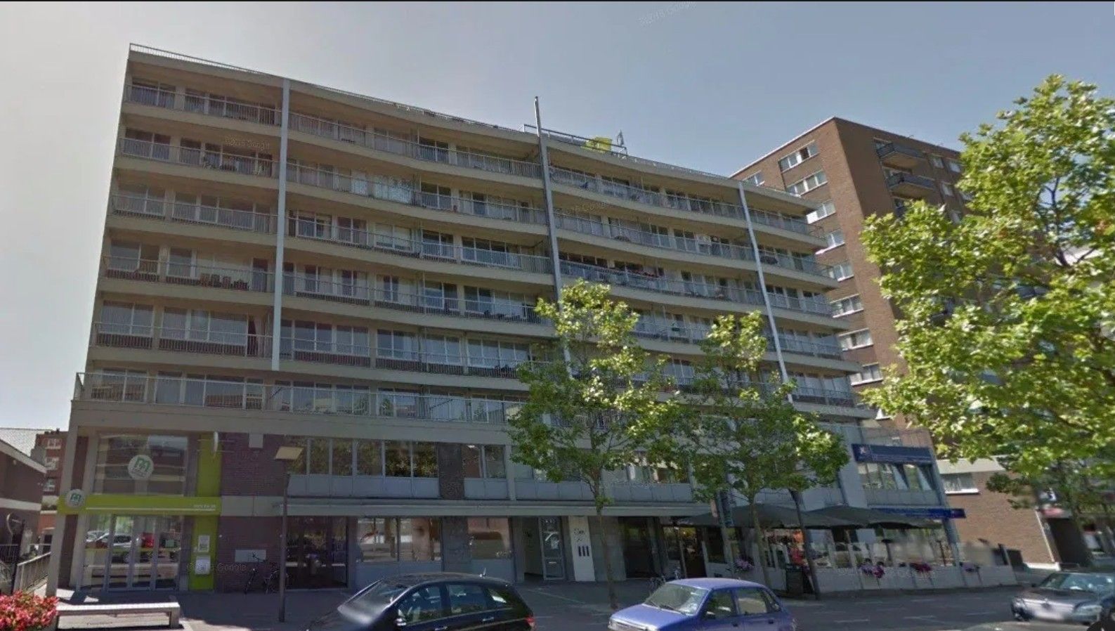 Ruime ondergrondse garage met elektrische poort te huur foto 4