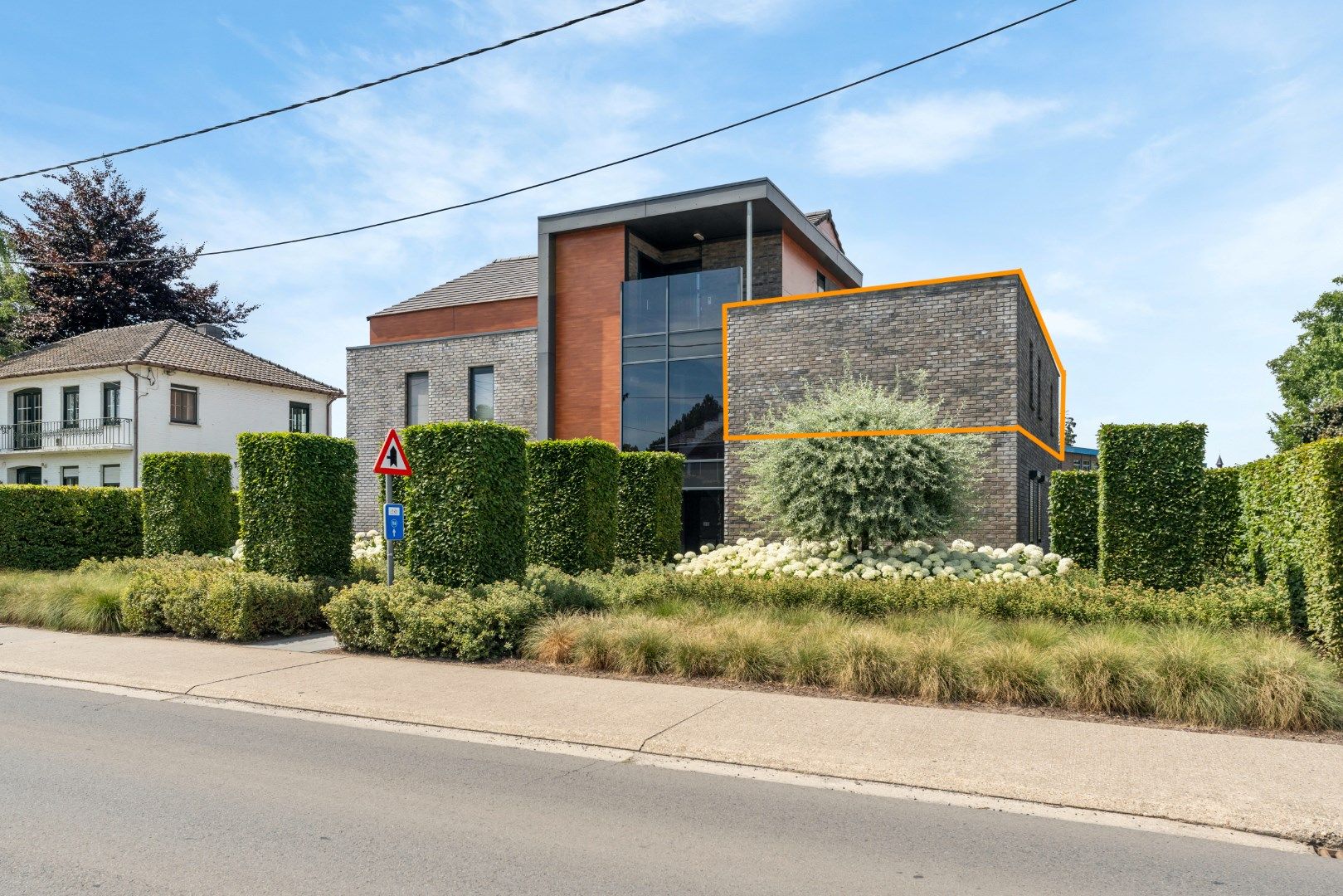 Instapklaar appartement met groot terras in hartje Tongeren foto {{pictureIndex}}