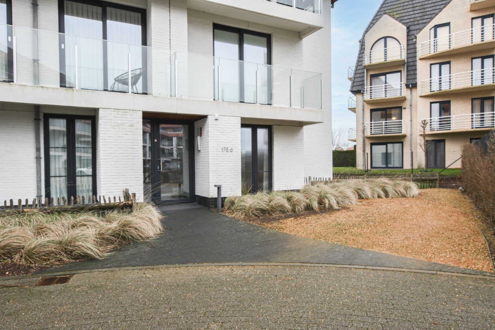 Gelijkvloers appartement te huur met 2 slaapkamers en ruime tuin!  foto 2