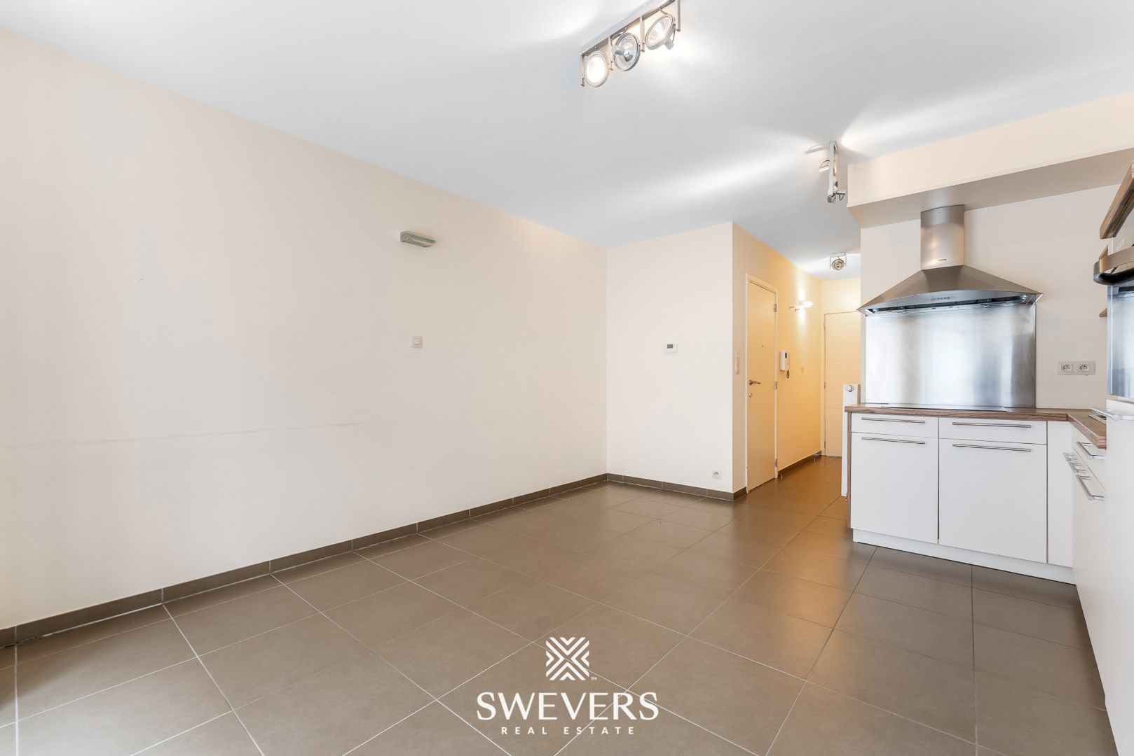 Praktisch appartement met terras in hartje Sint-Truiden foto 8