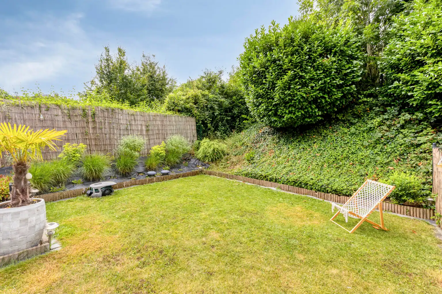 Instapklaar 2-slaapkamerappartement met tuin en garage foto 27
