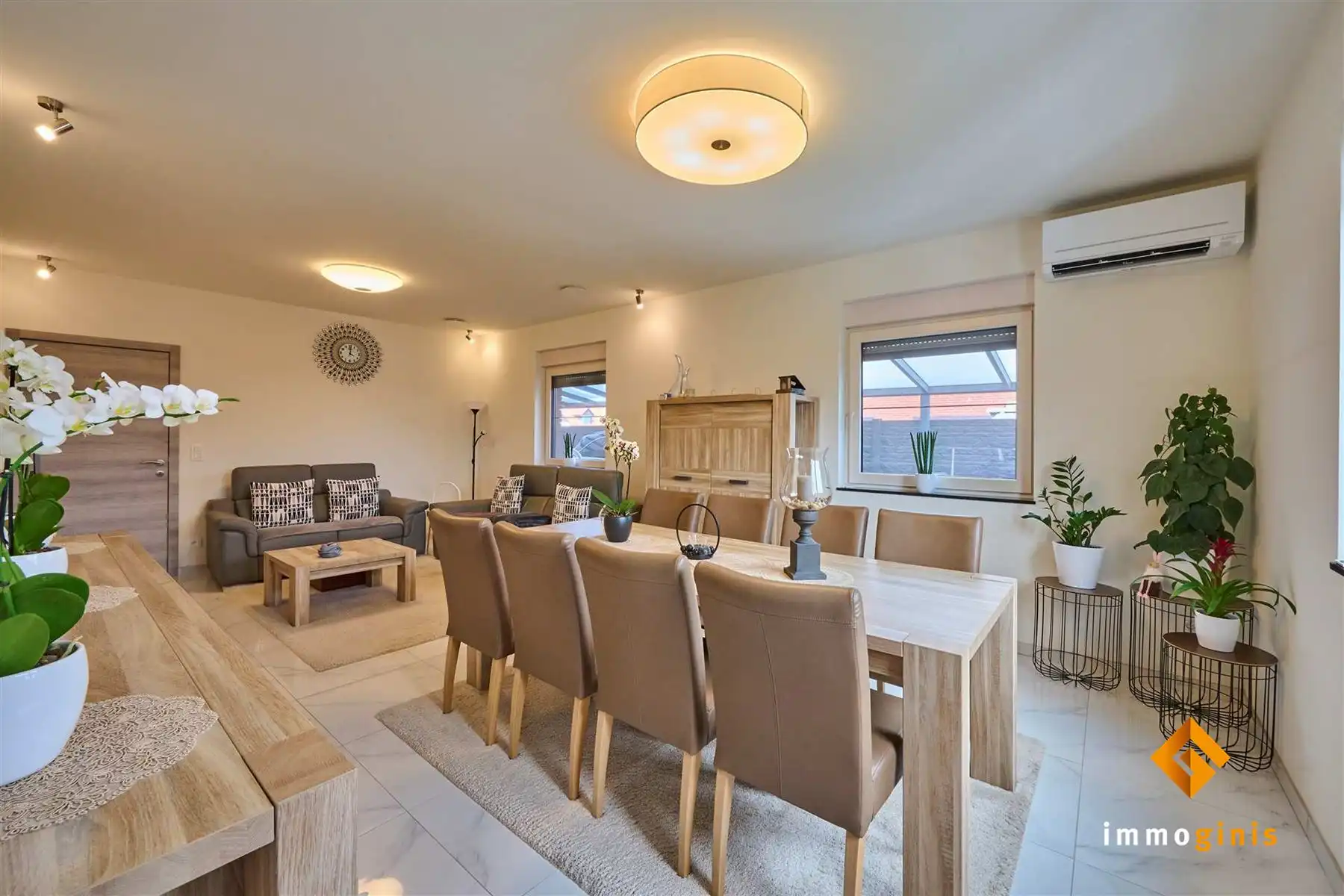 Zéér ruime (289 m²), energiezuinige woning met 5 (mogelijk 7) slpks! foto {{pictureIndex}}