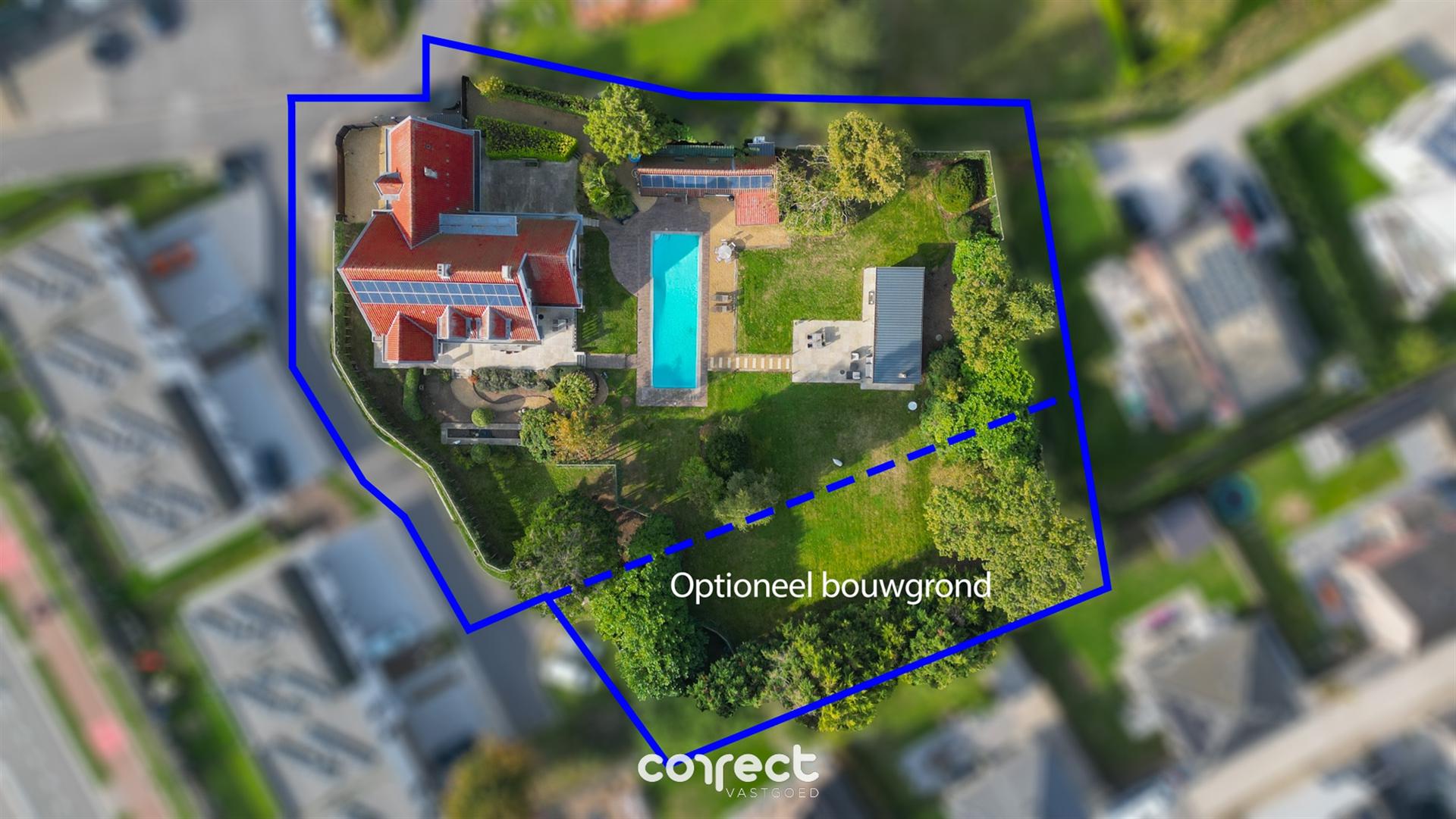 Authentieke villa op een royaal perceel, prachtige tuin met buitenzwembad en bijgebouwen. foto 2