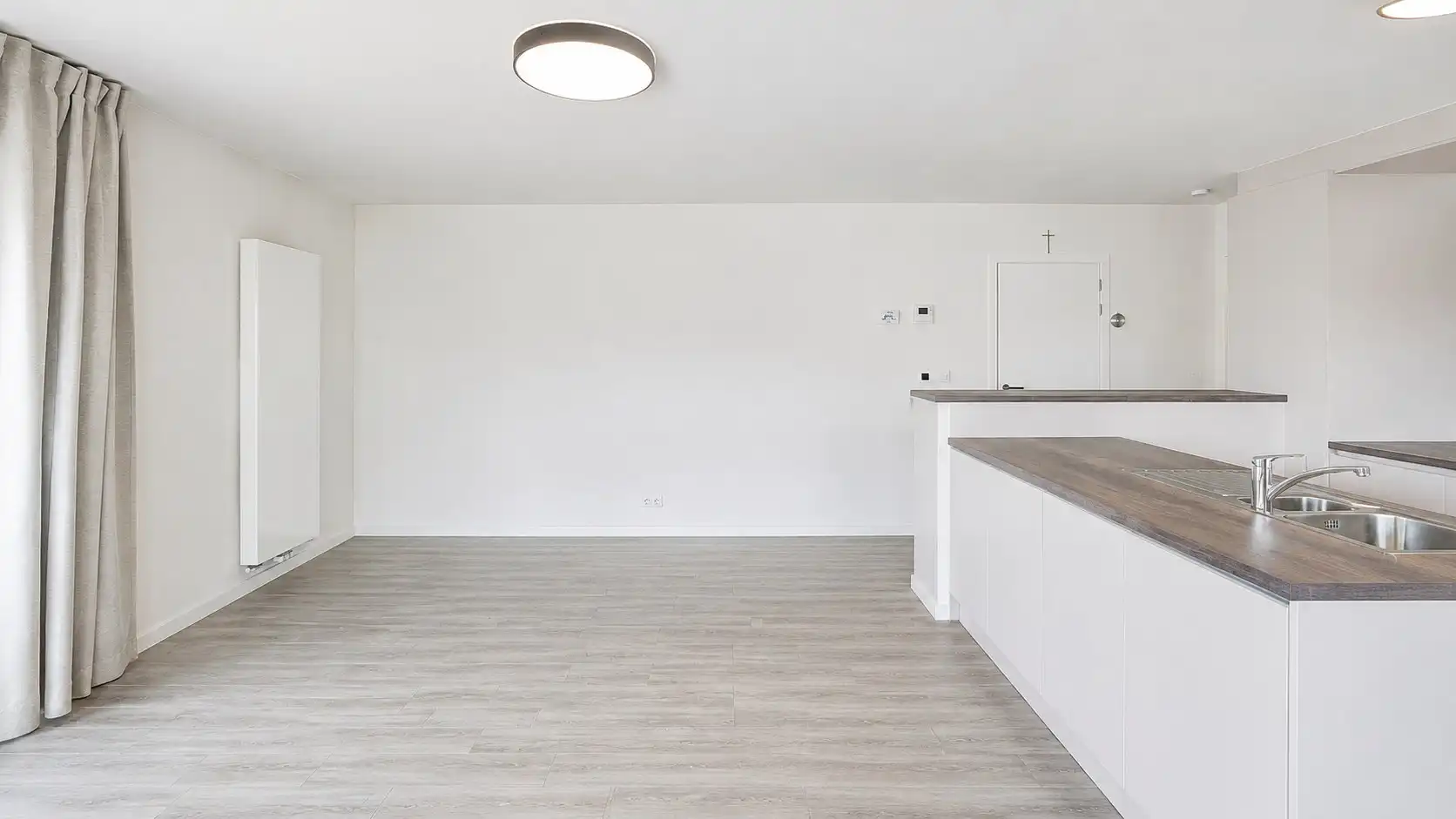 Gerenoveerd appartement met twee kamers en open zichten  foto 4