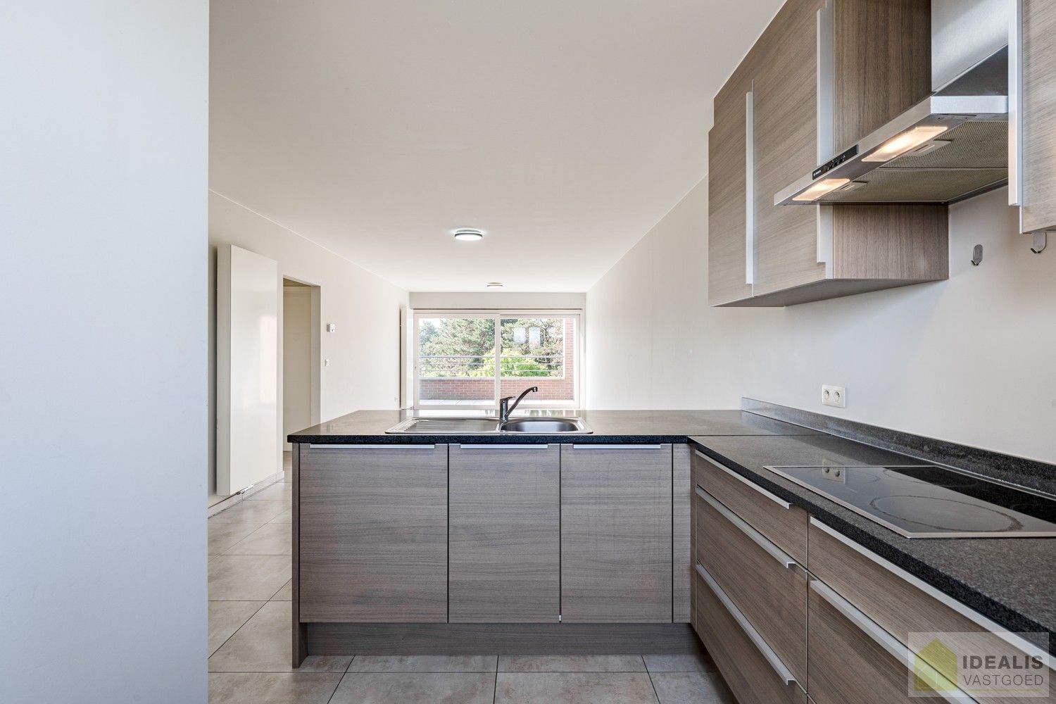 IDEALIS VASTGOED - INSTAPKLAAR APPARTEMENT MET 2 SLAAPKAMERS, AANGENAME LEEFRUIMTE MET AANSLUITEND TERRAS, ONDERGRONDSE PARKEERPLAATS EN BERGRUIMTE. Zeer geschikt voor kandidaten op zoek naar betaalbare woonruimte in nieuwstaat vlak bij de stadskern van Bree! foto 11