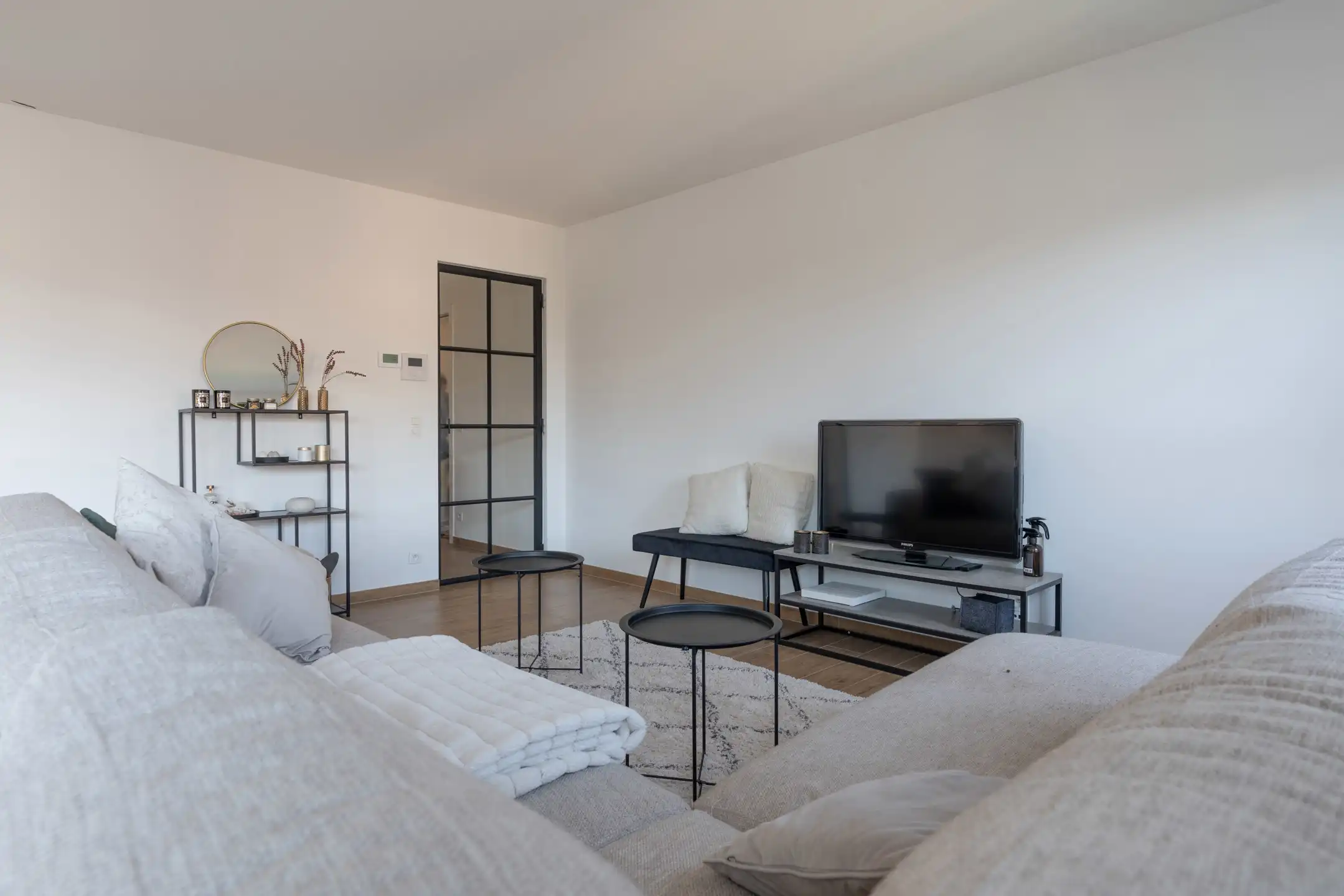 Modern 2-slaapkamer appartement met terras en staanplaats. foto 3