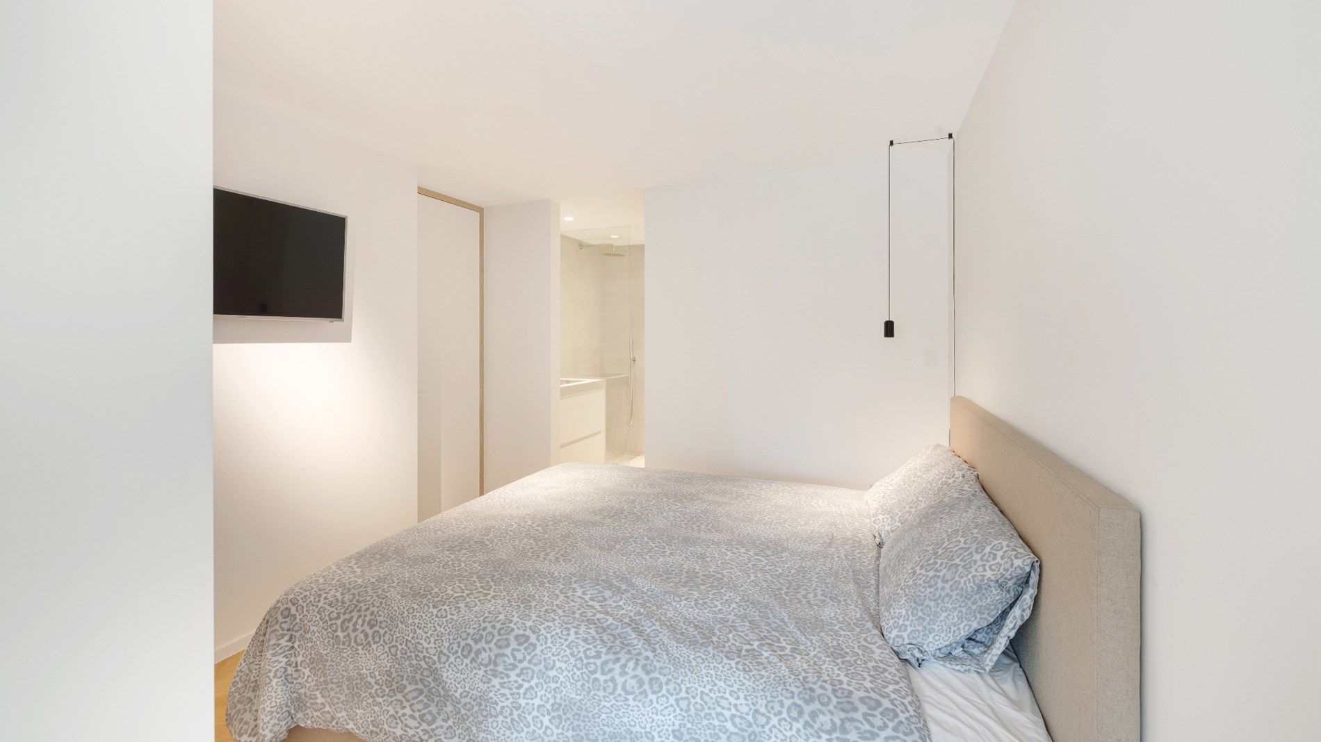 Luxueus vernieuwd appartement op de Zeedijk vlakbij het Rubensplein te Albertplage. Garage te koop foto 17