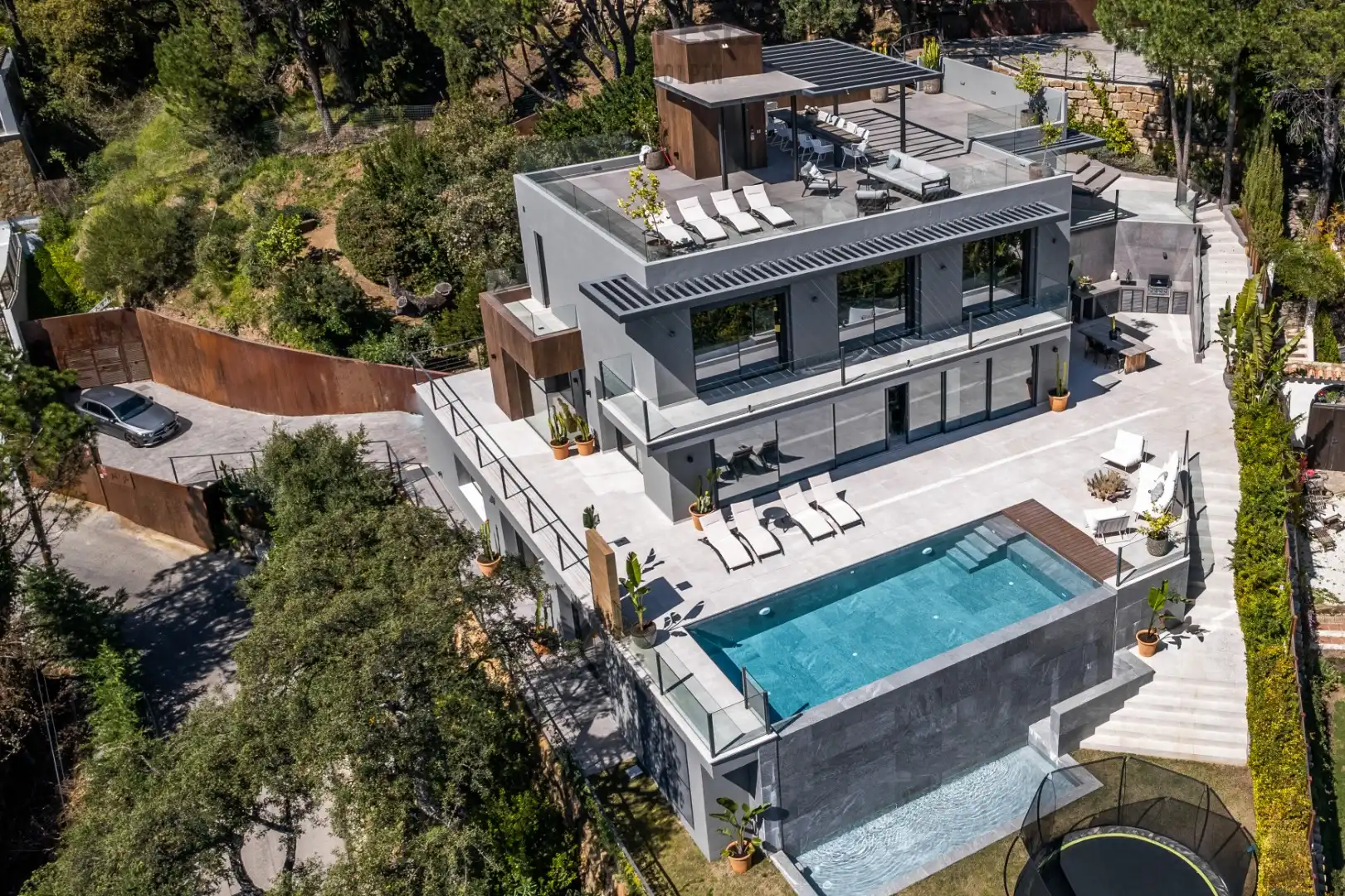 Nieuwe moderne villa op een heuvel met alle luxe voorzieningen te El Madoñal, Benahavis foto 2