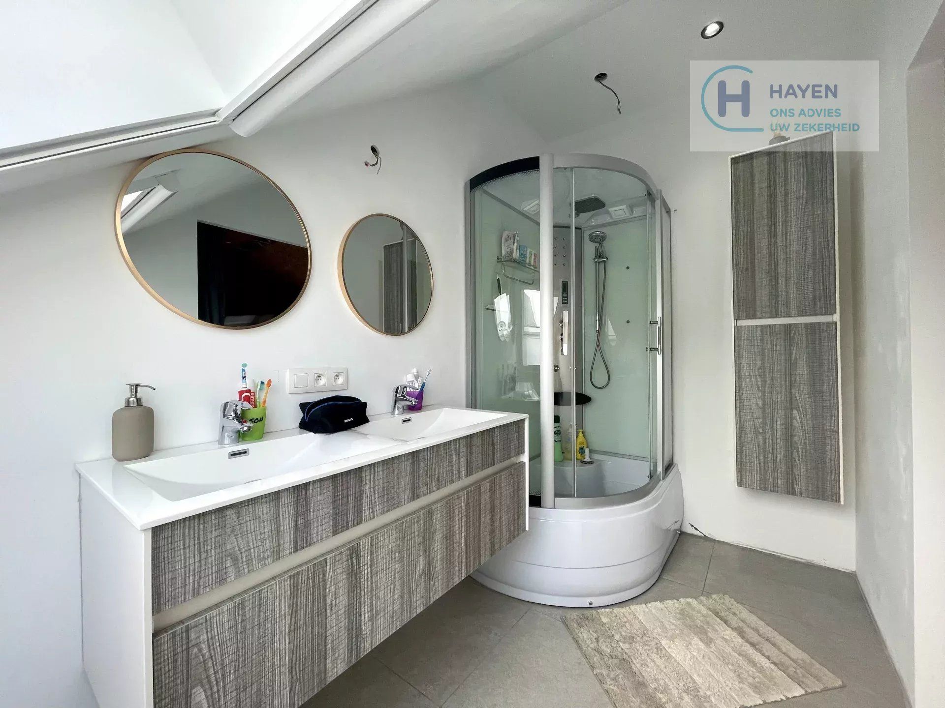 Zeer ruime woning in afwerkingsfase met veel potentieel op een groot perceel van 2.140m² foto 13