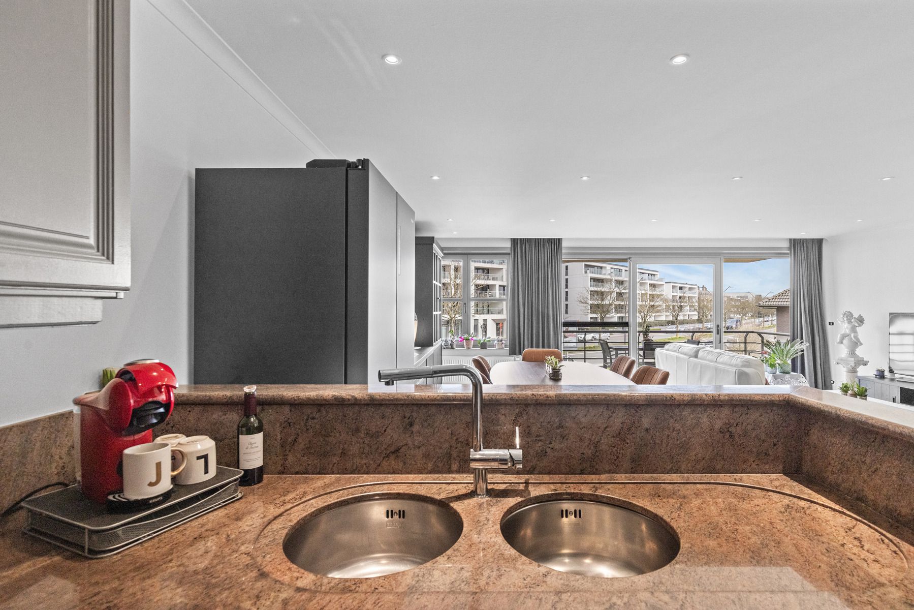 Ruim en lichtrijk appartement te koop in Oostende foto 8