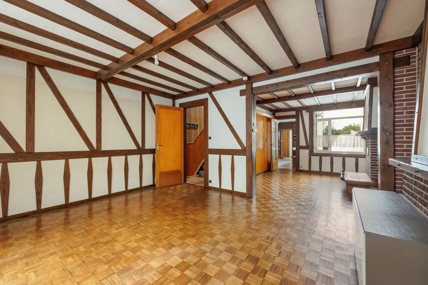 Royale 3-slaapkamerwoning met garage, werkplaats en tuin foto 16