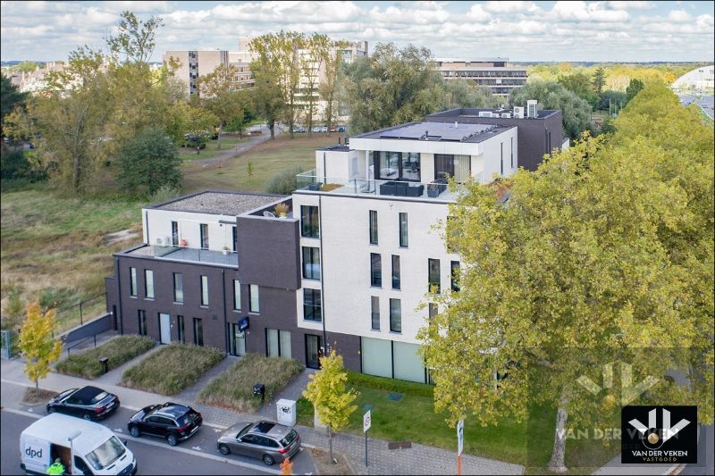 Energiezuinig en lichtrijk penthouse met ruim terras foto 16