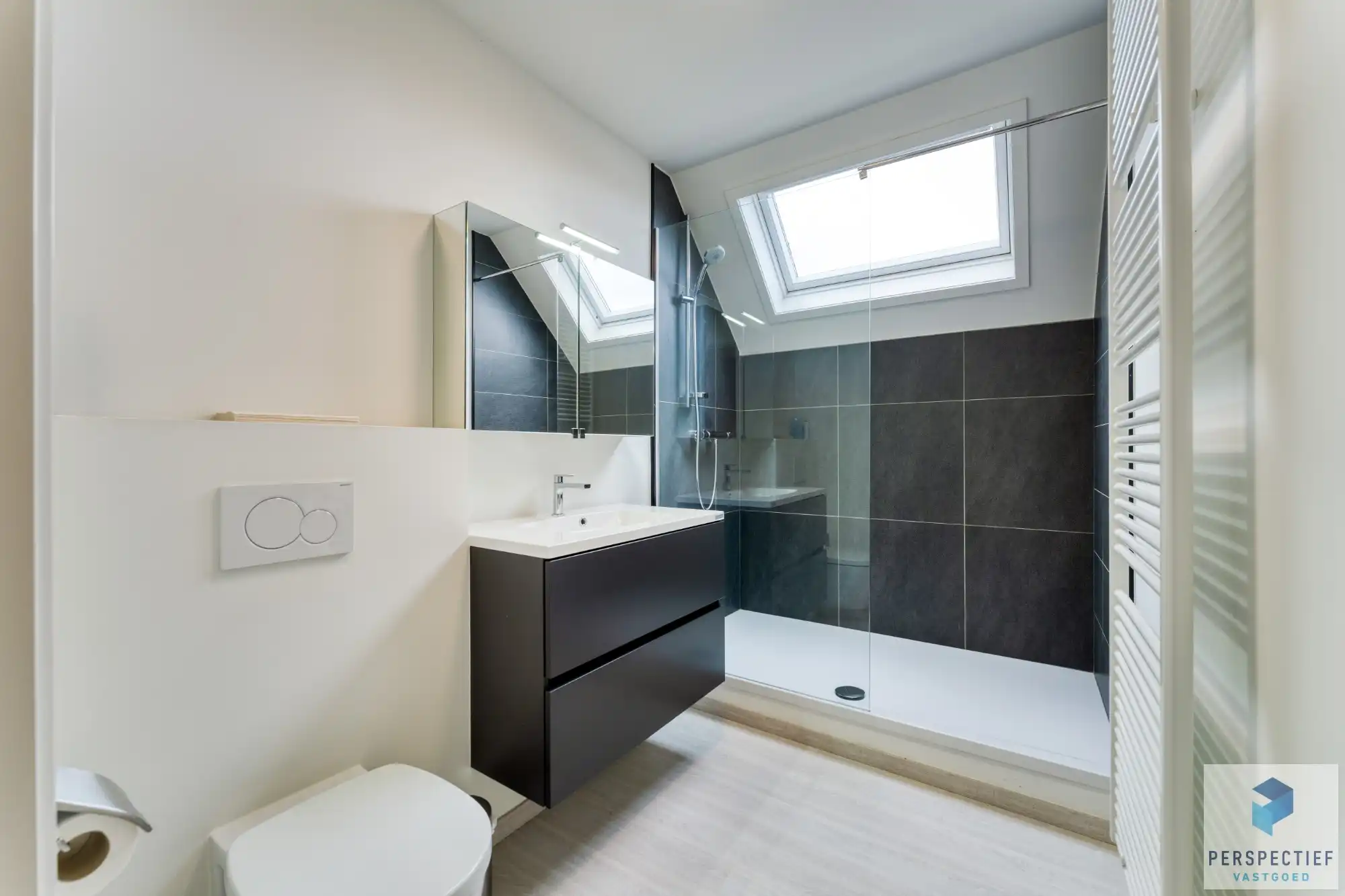 Veelzijdig handelshuis/kantoorgebouw foto 27