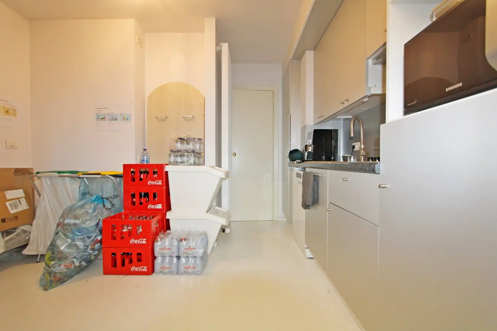 Ingericht en gemeubeld handelspand in een zijstraat van de Dumortierlaan te huur  foto 11