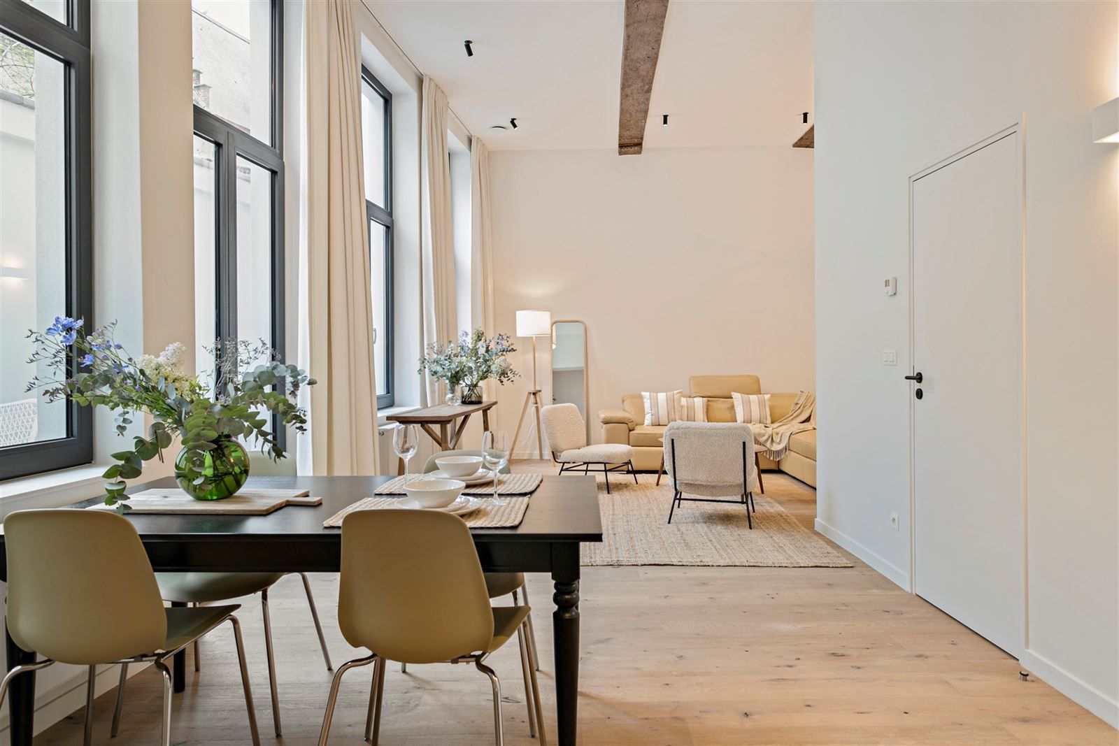 Volledig gemeubeld gelijkvloers 1 slaapkamer appartement met koer in"Stylish renovatieproject" foto 6