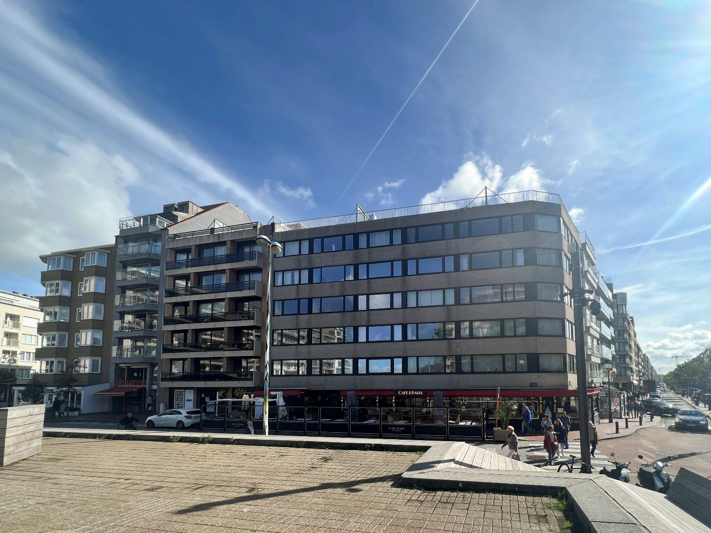 Luxueus afgewerkte studio met slaaphoek op het Van Bunnenplein met FRONTAAL zeezicht. foto 12