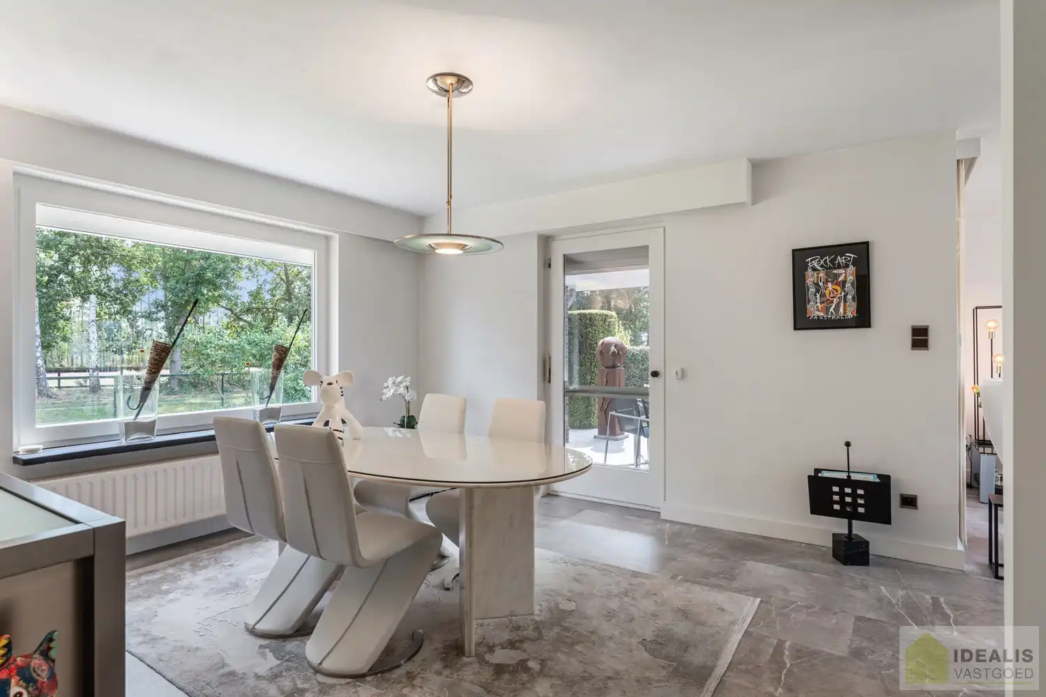 //INVESTERING – NIET VOOR EIGEN GEBRUIK// UITERST GOED ONDERHOUDEN GEZINSWONING OP EEN PRACHTIG, GROEN EN RUSTIG PERCEEL VAN MAAR LIEFST 11A &nbsp;MET LICHTRIJKE WOONKAMER, 3 KNAPPE SLAAPKAMERS, BADKAMER, AFGEWERKTE ZOLDERVERDIEPING EN ONDERGRONDSE GARAGE foto 12