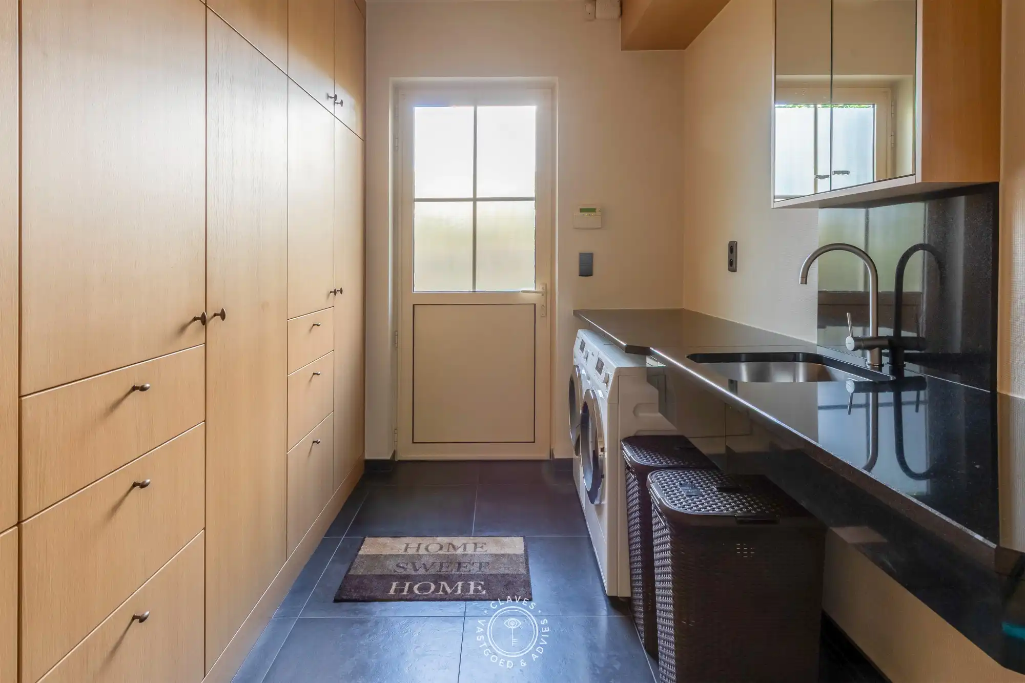 Stijlvol en kwalitatief wonen met een mooie tuin en uitzonderlijk ruime garage in Temse foto 14