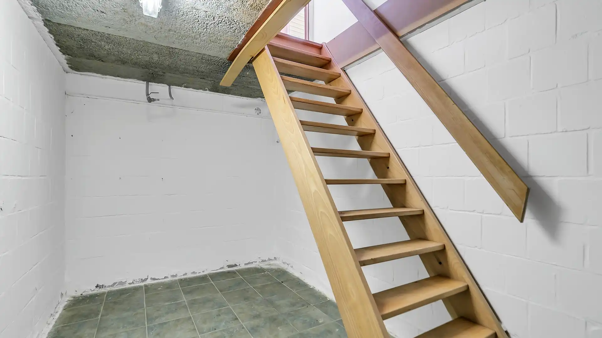 Ruime en instapklare woning met zwembad in Genk (Bret) foto 18