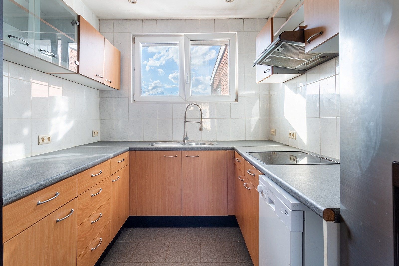 Instapklaar 2-slaapkamerappartement met terras foto 9