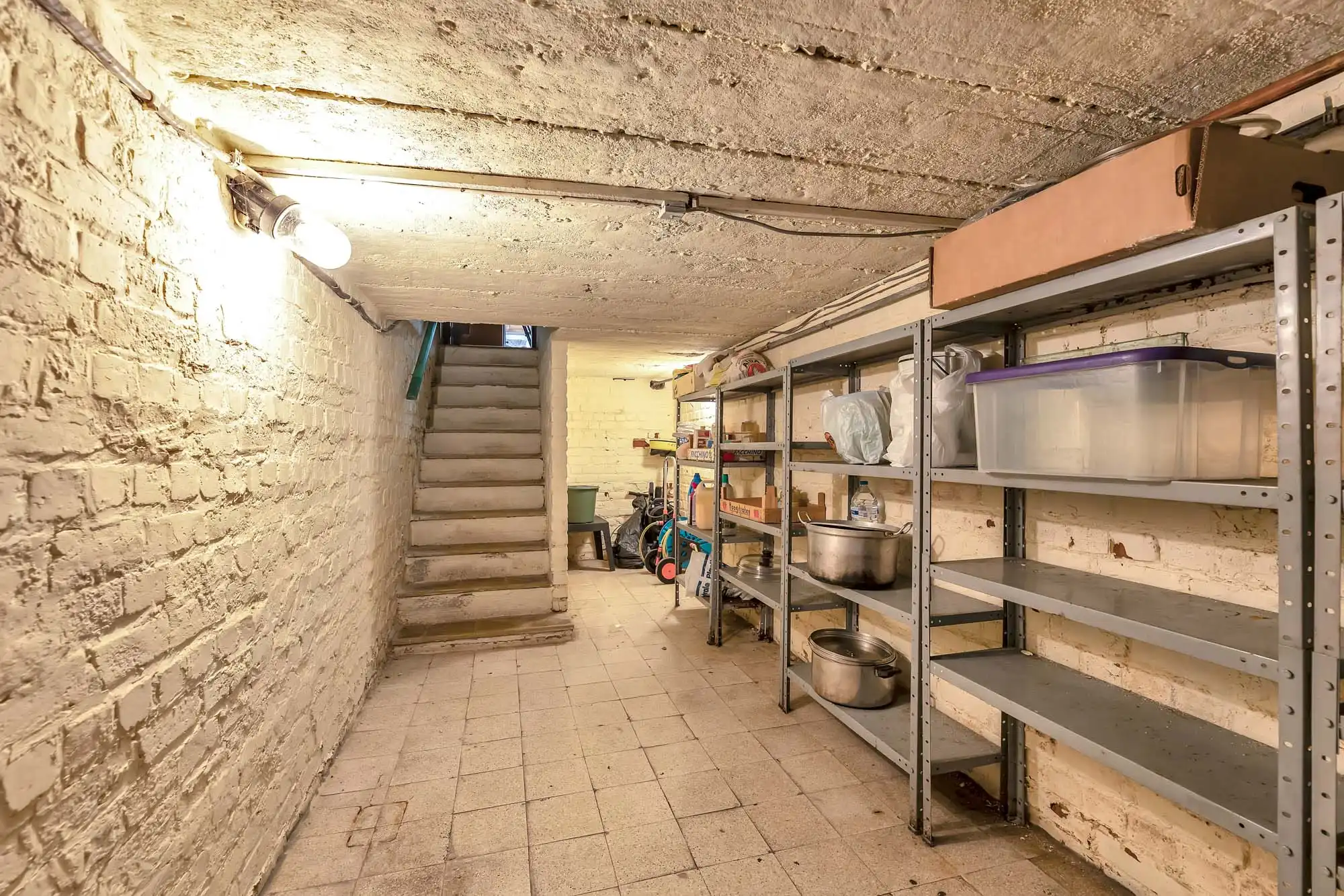 Solide woning met garage op rustige locatie foto 23