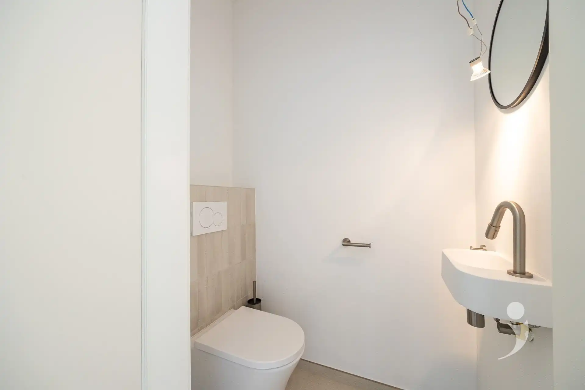 Ruime nieuwbouwwoning met prachtige tuin! foto 3