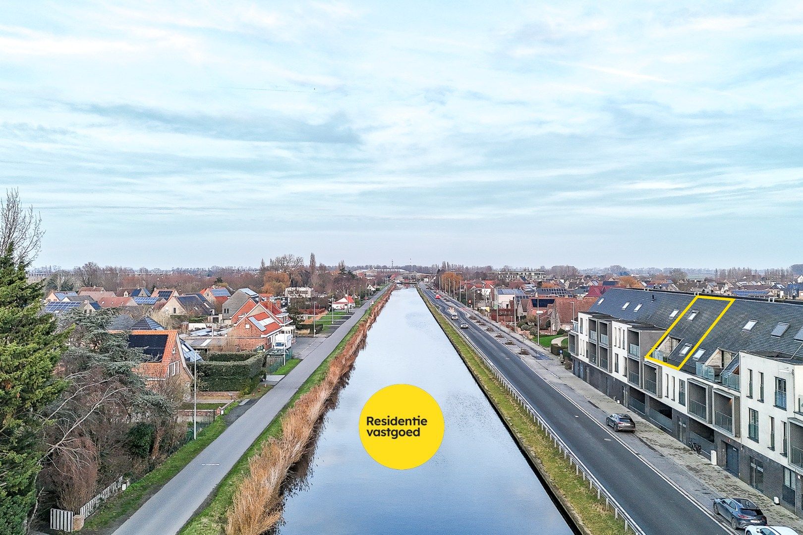 Recent duplex-appartement met open zicht op de vaart in Oudenburg foto 2