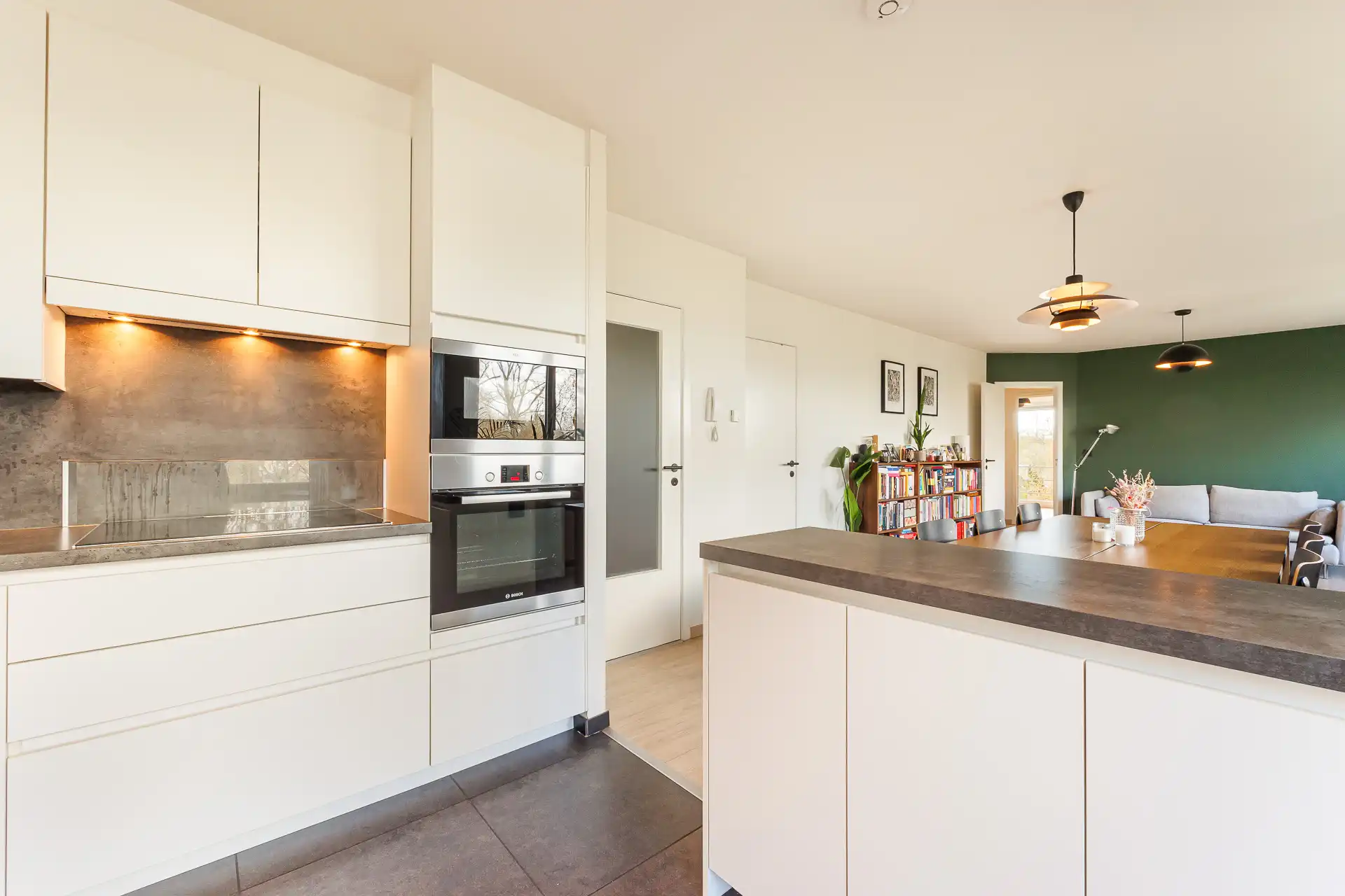 Lichtrijk instapklaar appartement met 2 slpk's en parking foto 8