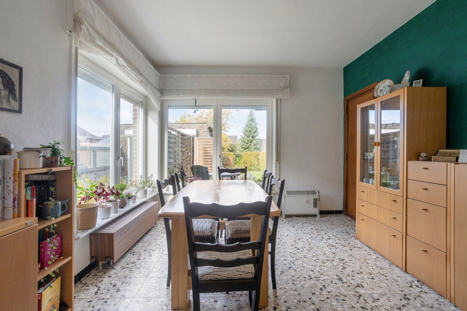 Te moderniseren halfopen woning met tuin en garage foto 7