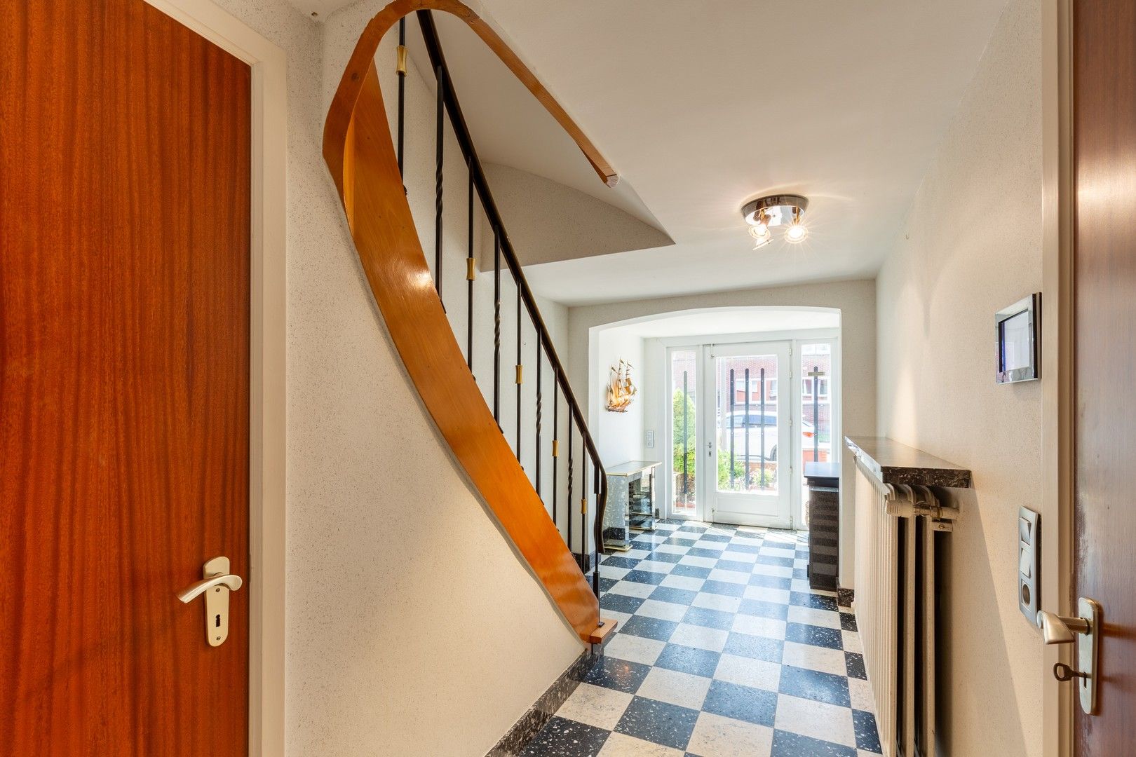 Zeer lichtrijke woning met unieke veranda foto 8