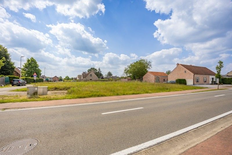 Uitgestrekt en zongericht bouwperceel van 12a 18ca foto 10